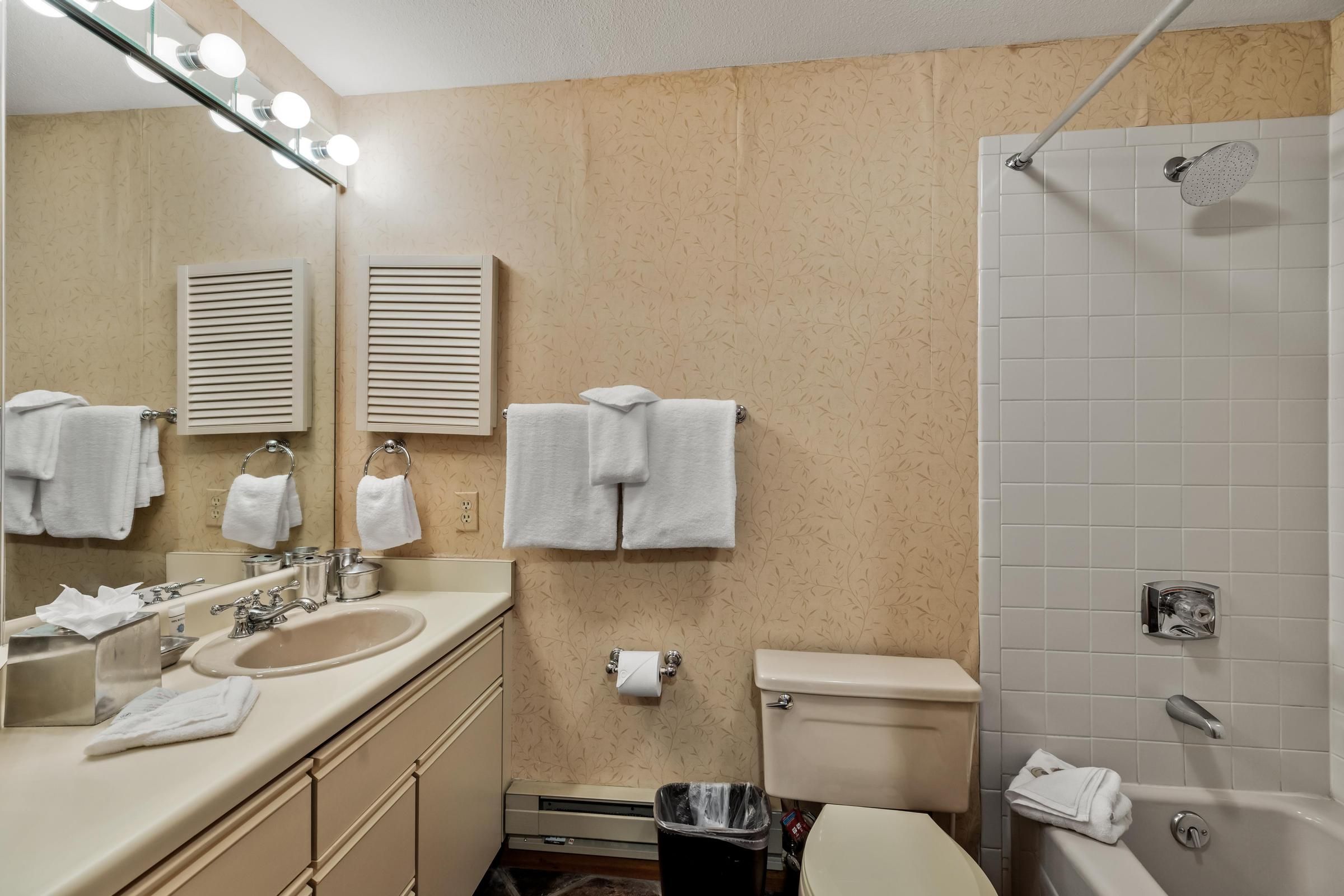 2306 Ski Trail Lane Unit# 121