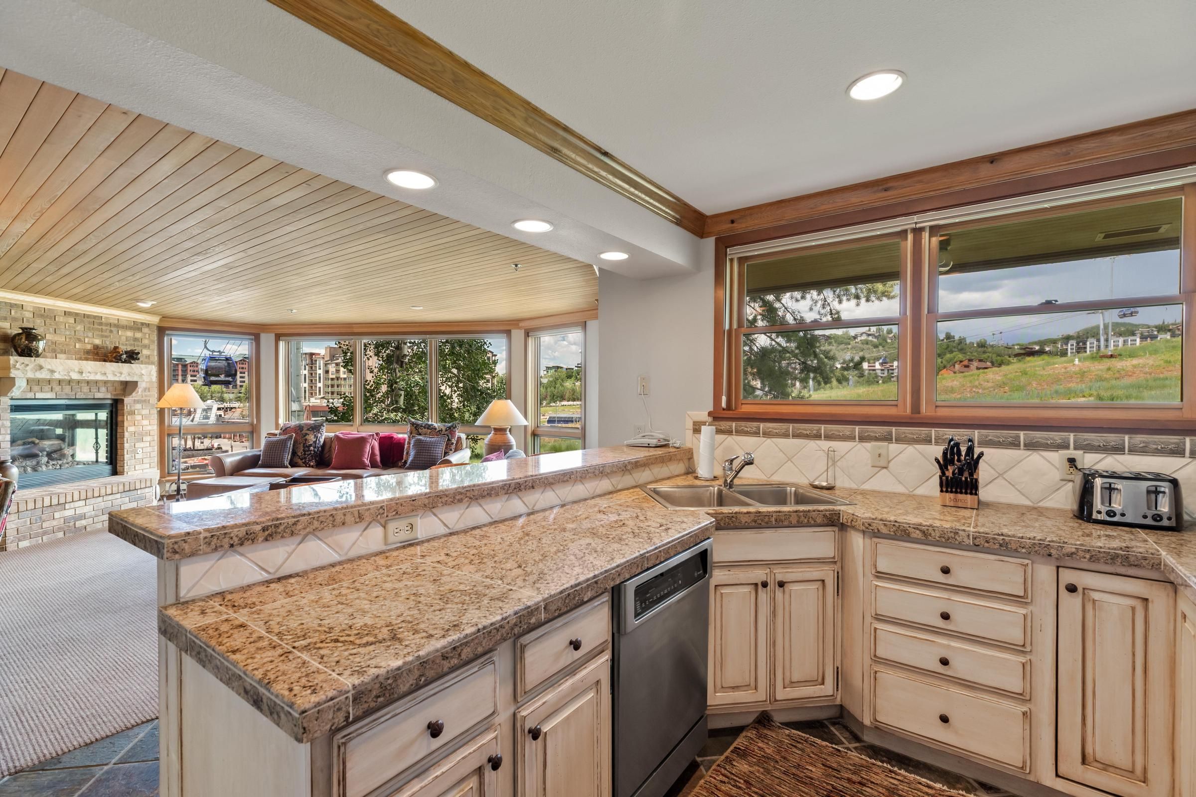 2306 Ski Trail Lane Unit# 121