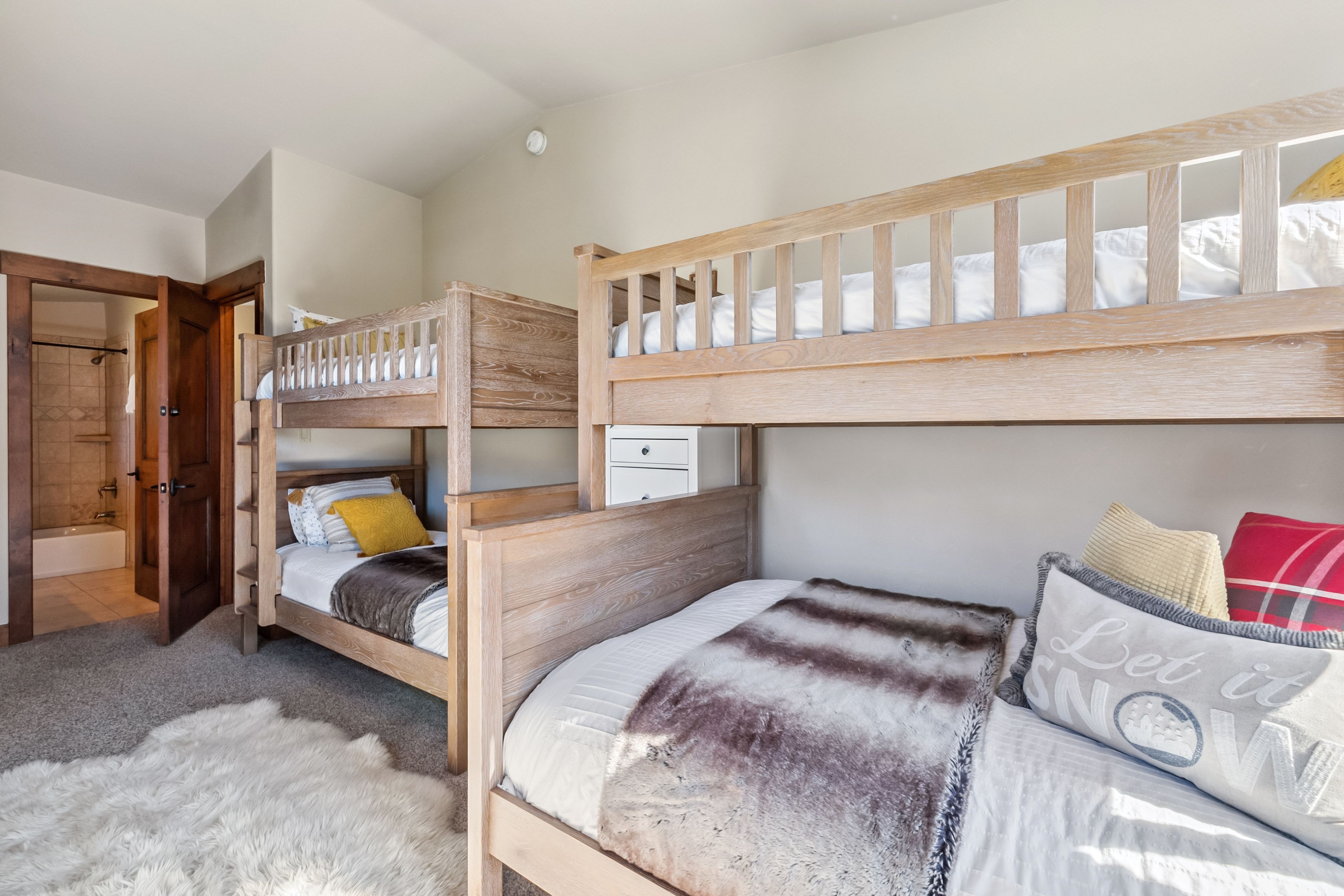 355 Lodge Pole Circle 