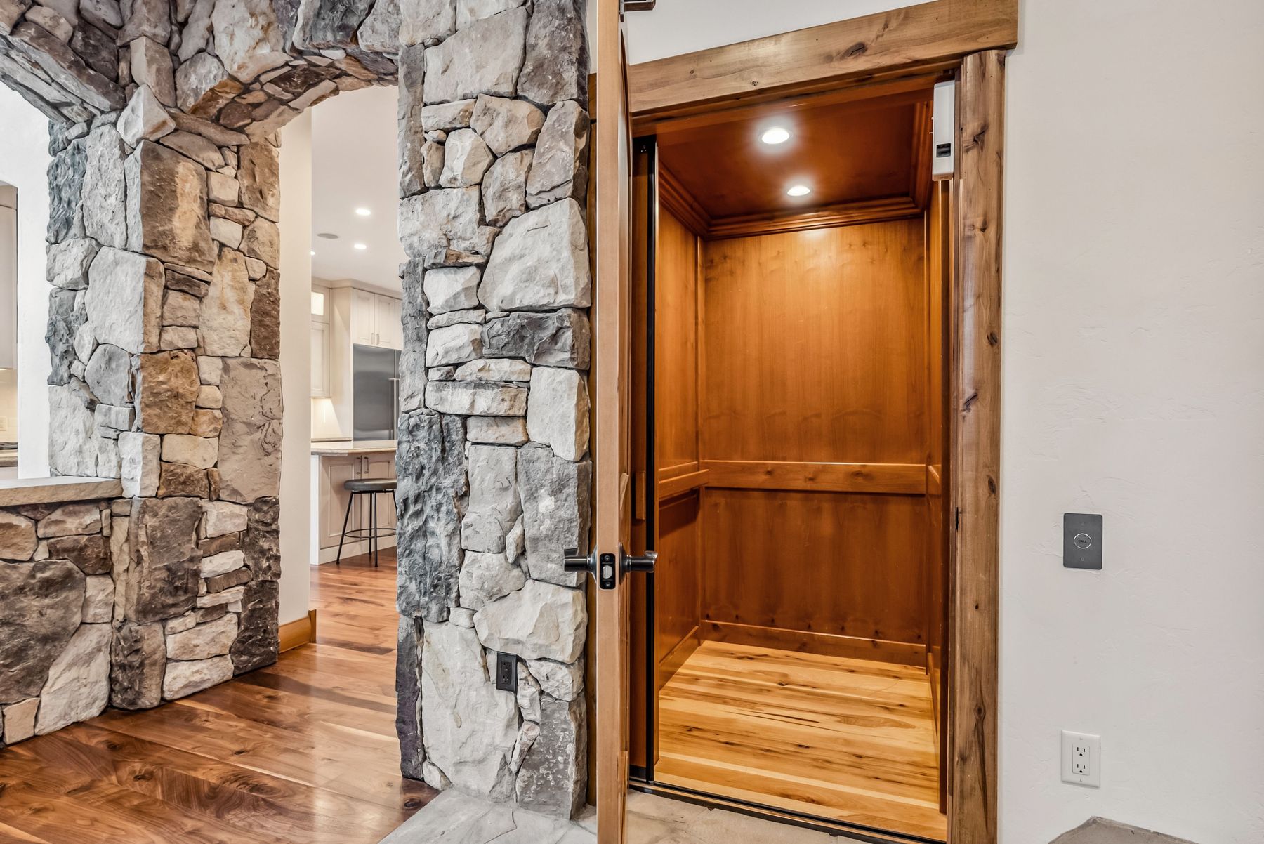 127 Windwood Circle 