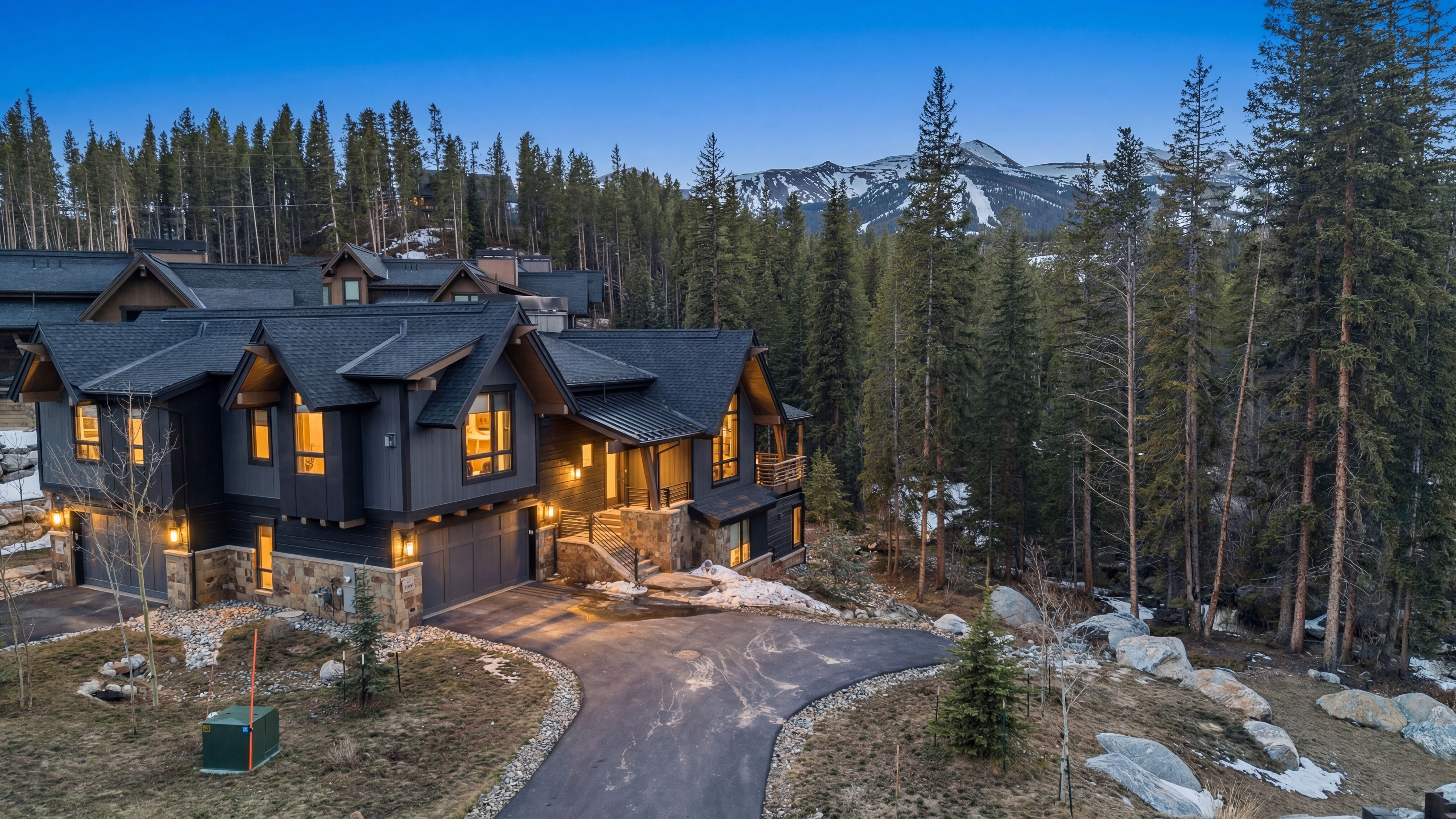 341 River Park Drive 