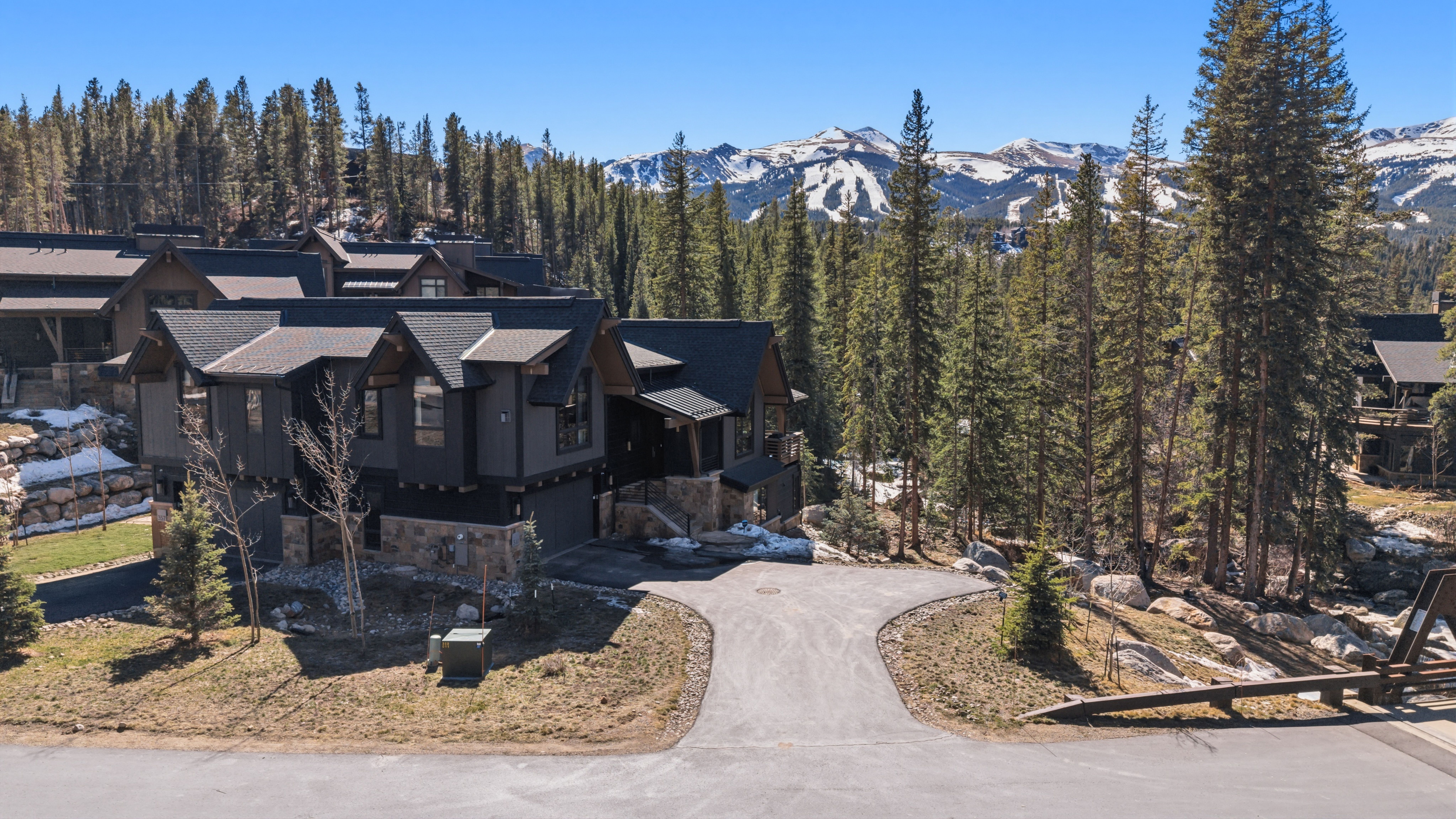 341 River Park Drive 