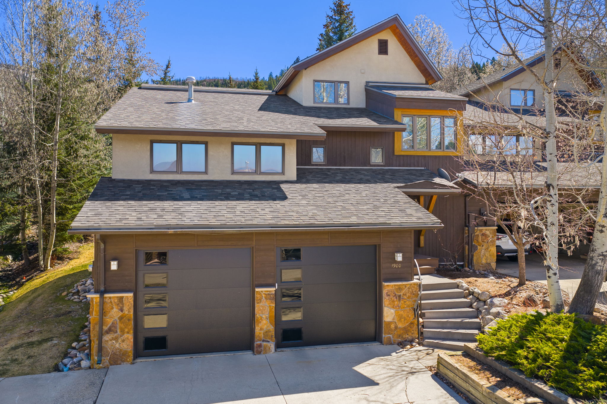1900 Hunters Drive 