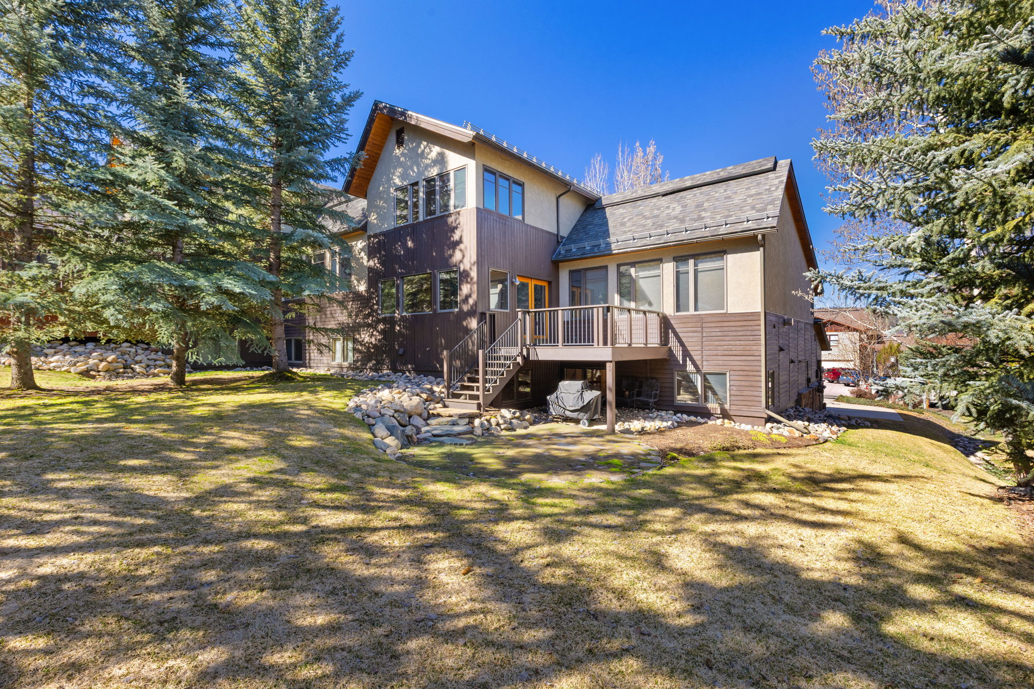 1900 Hunters Drive 