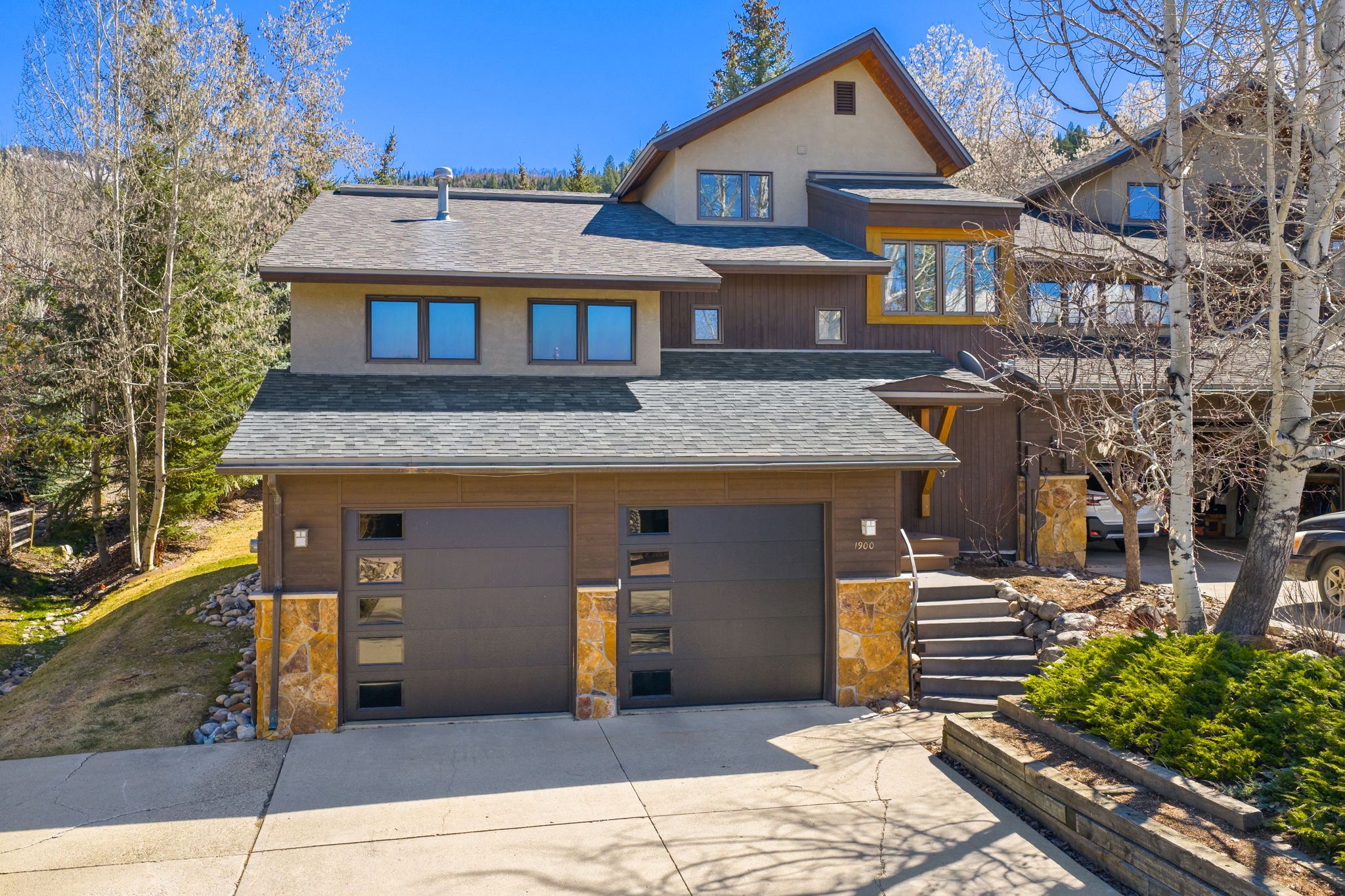 1900 Hunters Drive 