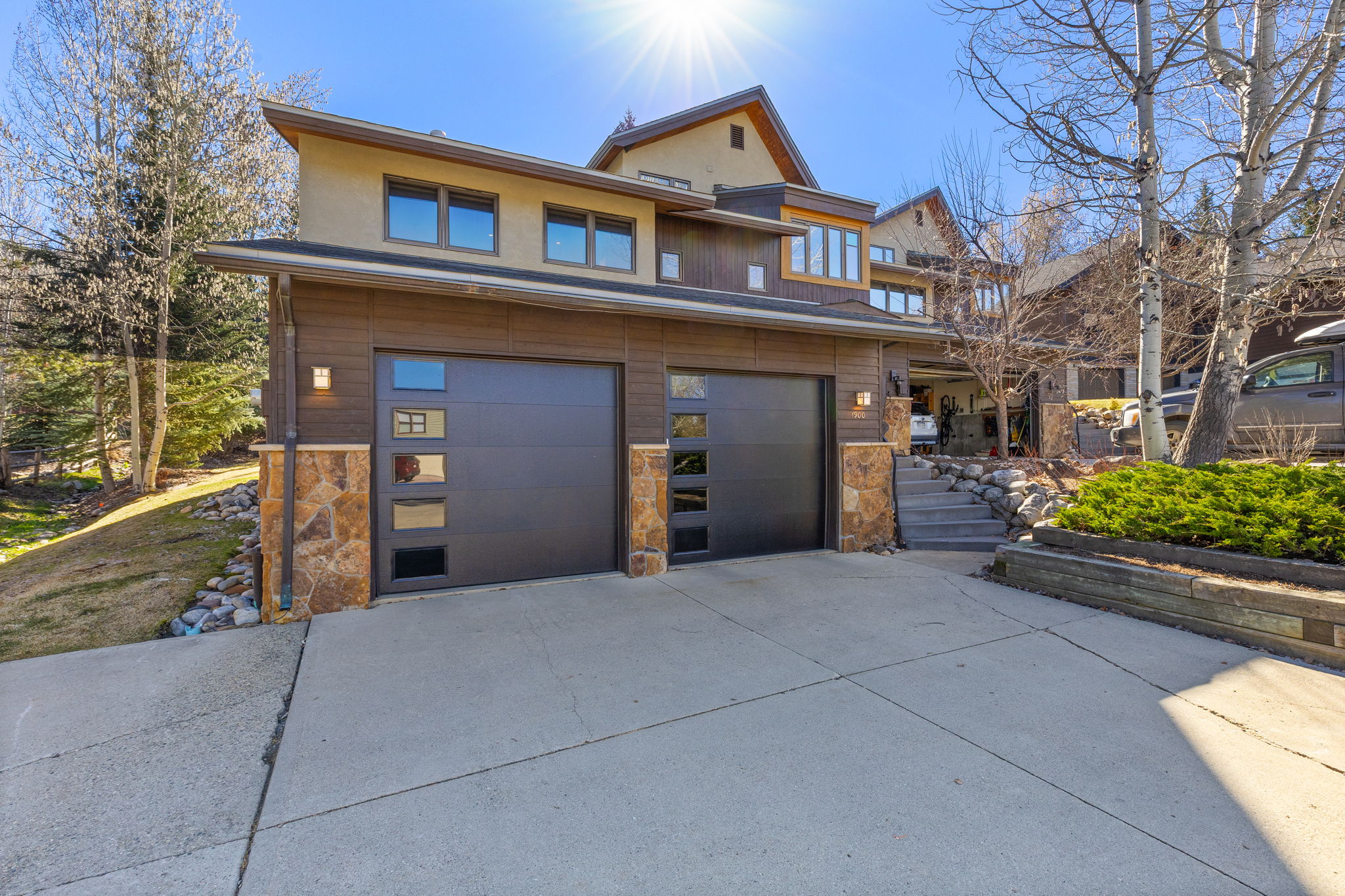 1900 Hunters Drive 