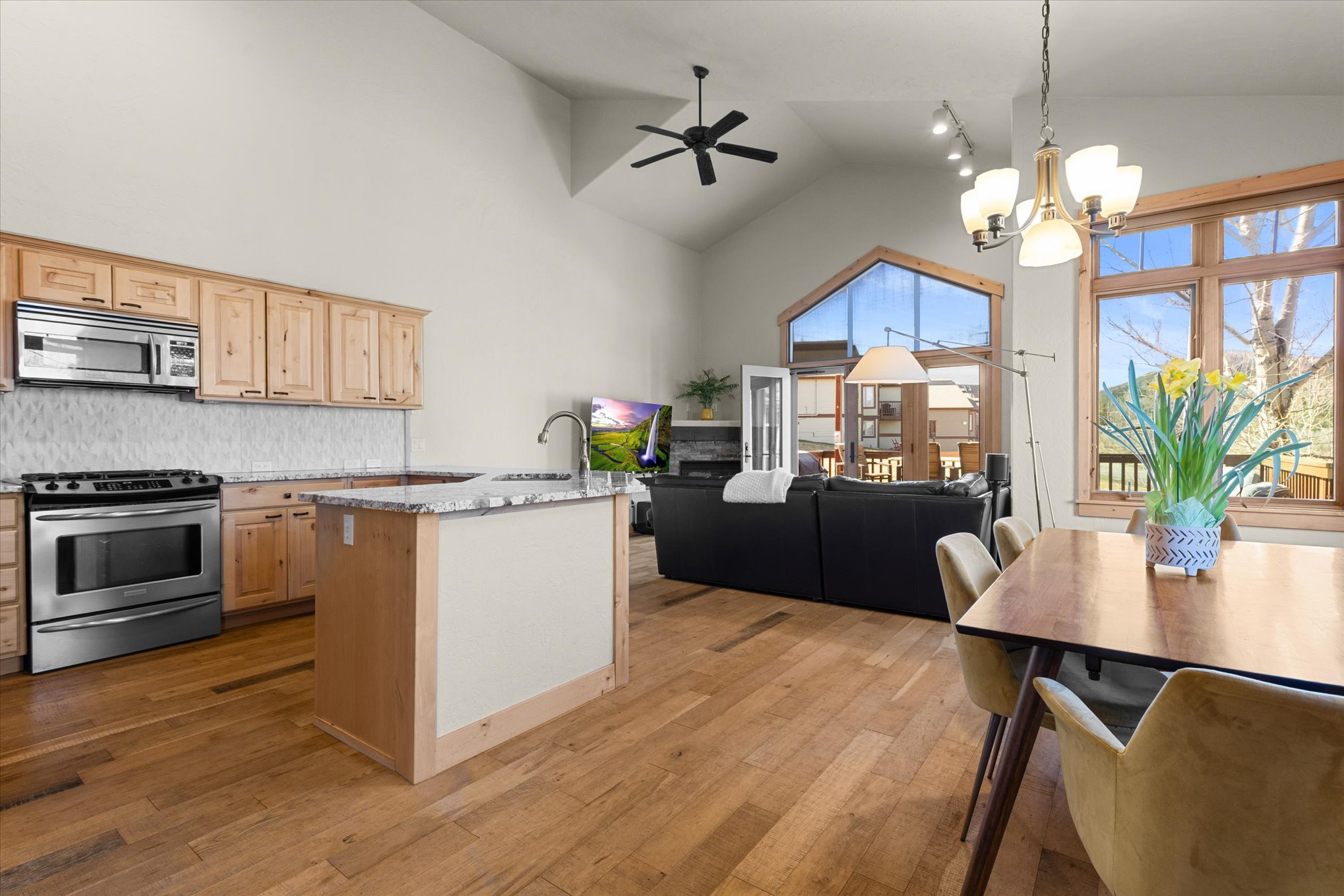 475 Parkview Drive 
