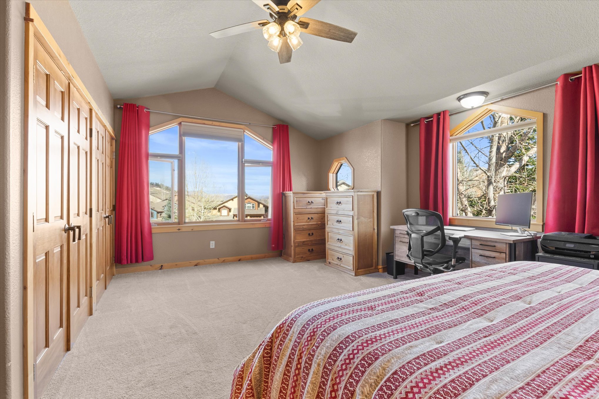 475 Parkview Drive 