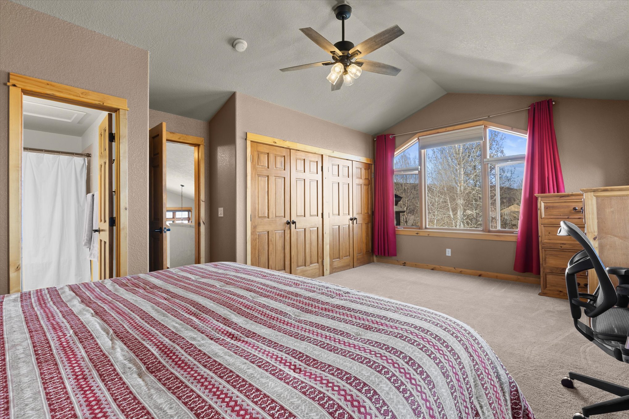 475 Parkview Drive 