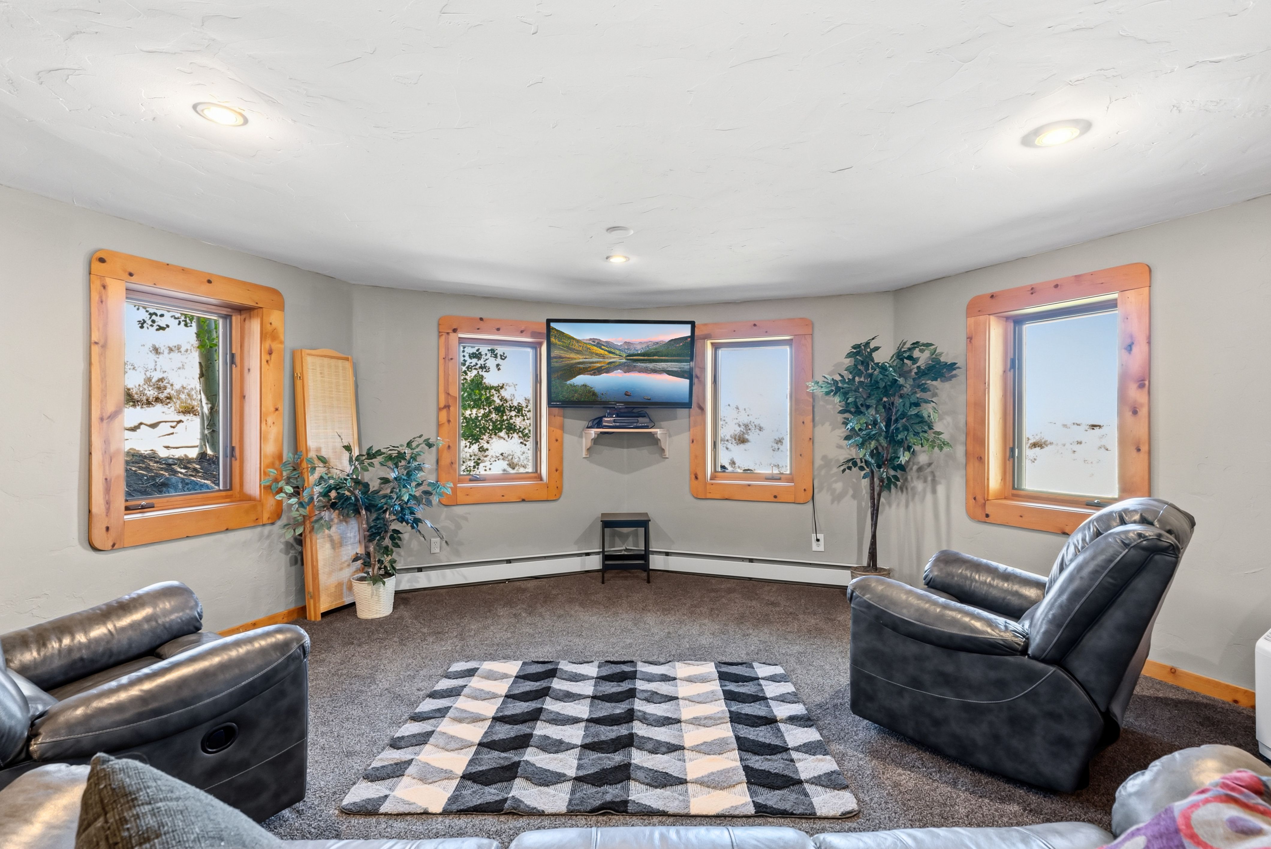 385 Darby Drive 