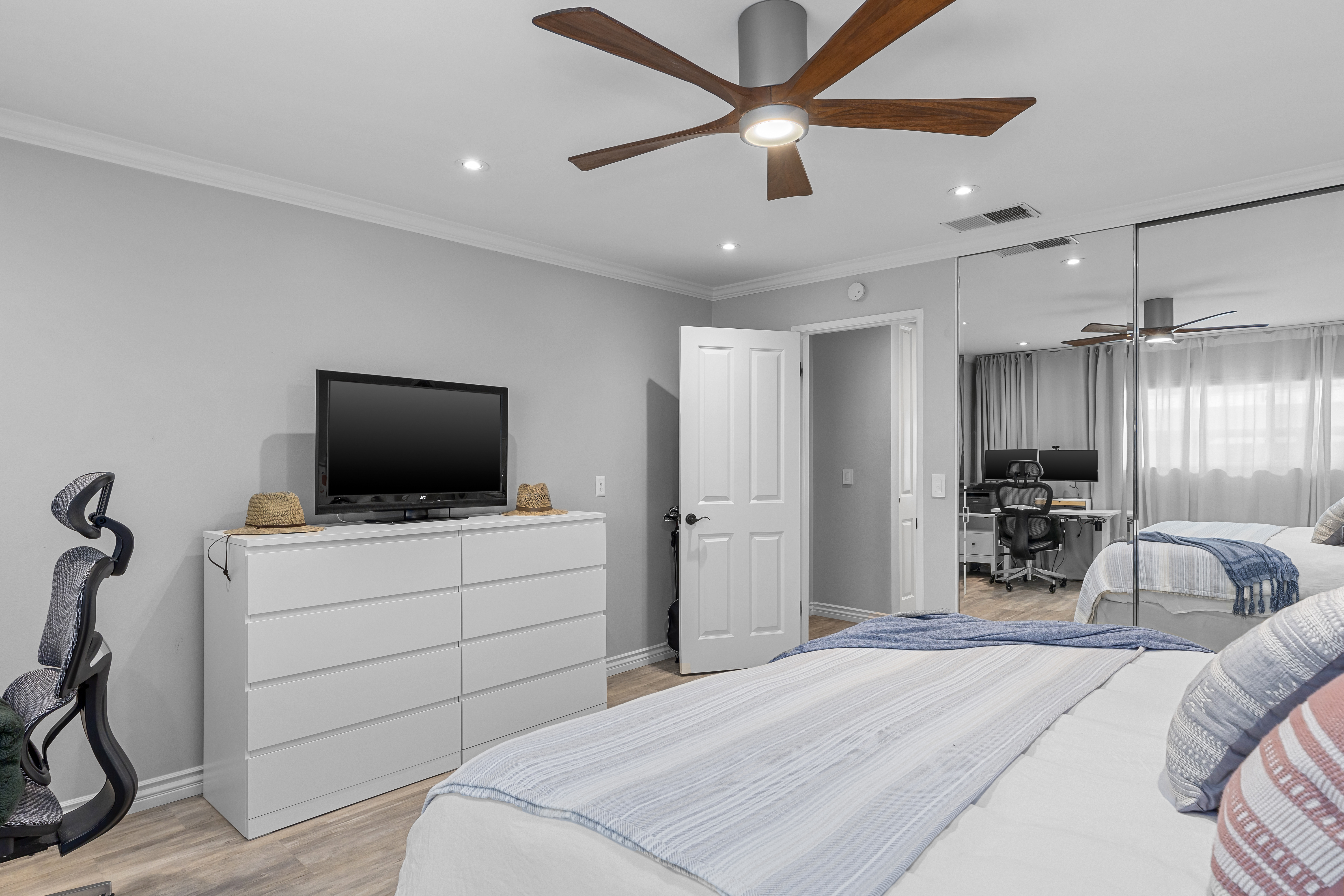 1720 Ardmore Avenue #118 