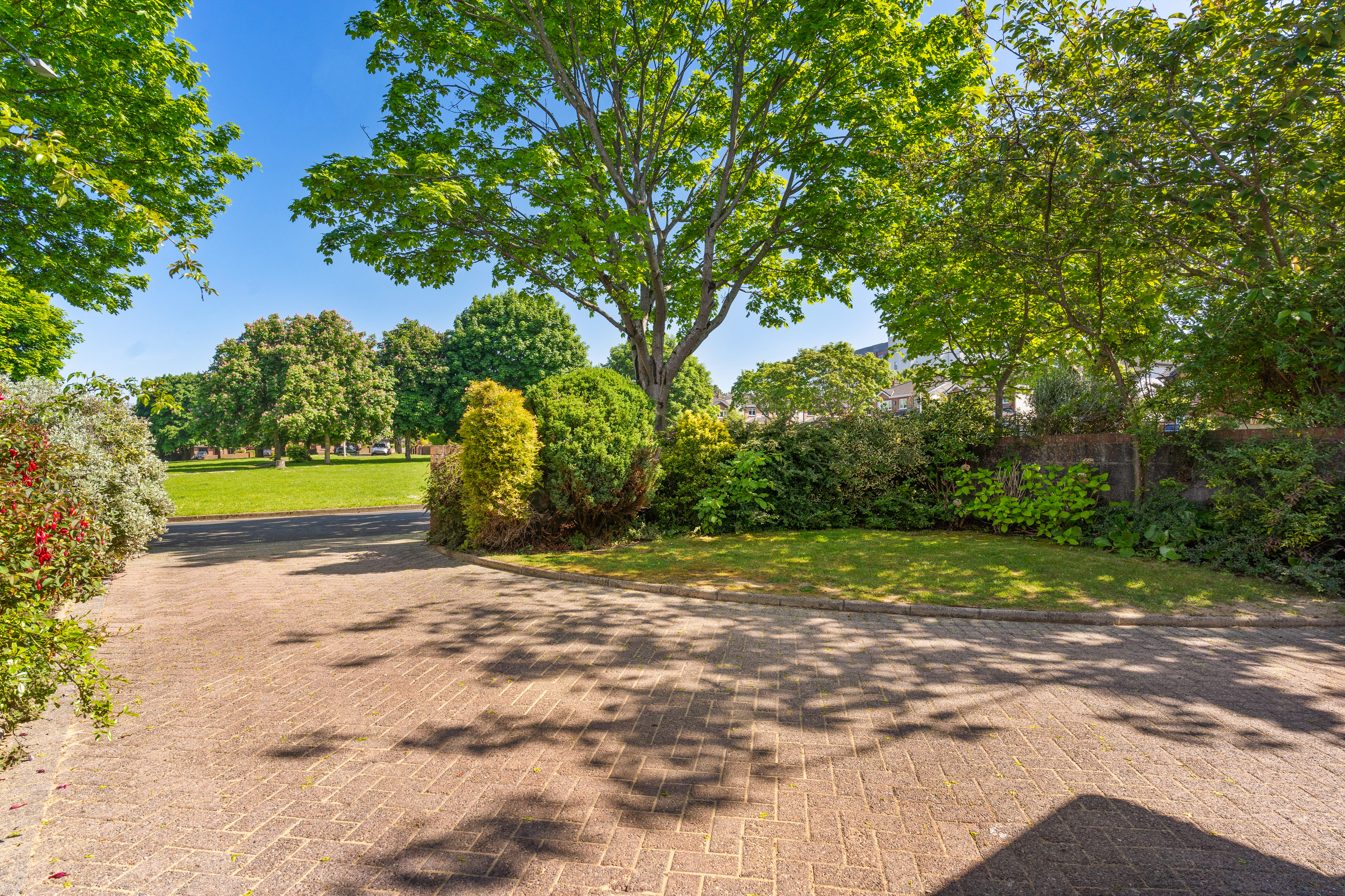 11 Belmont Lawn