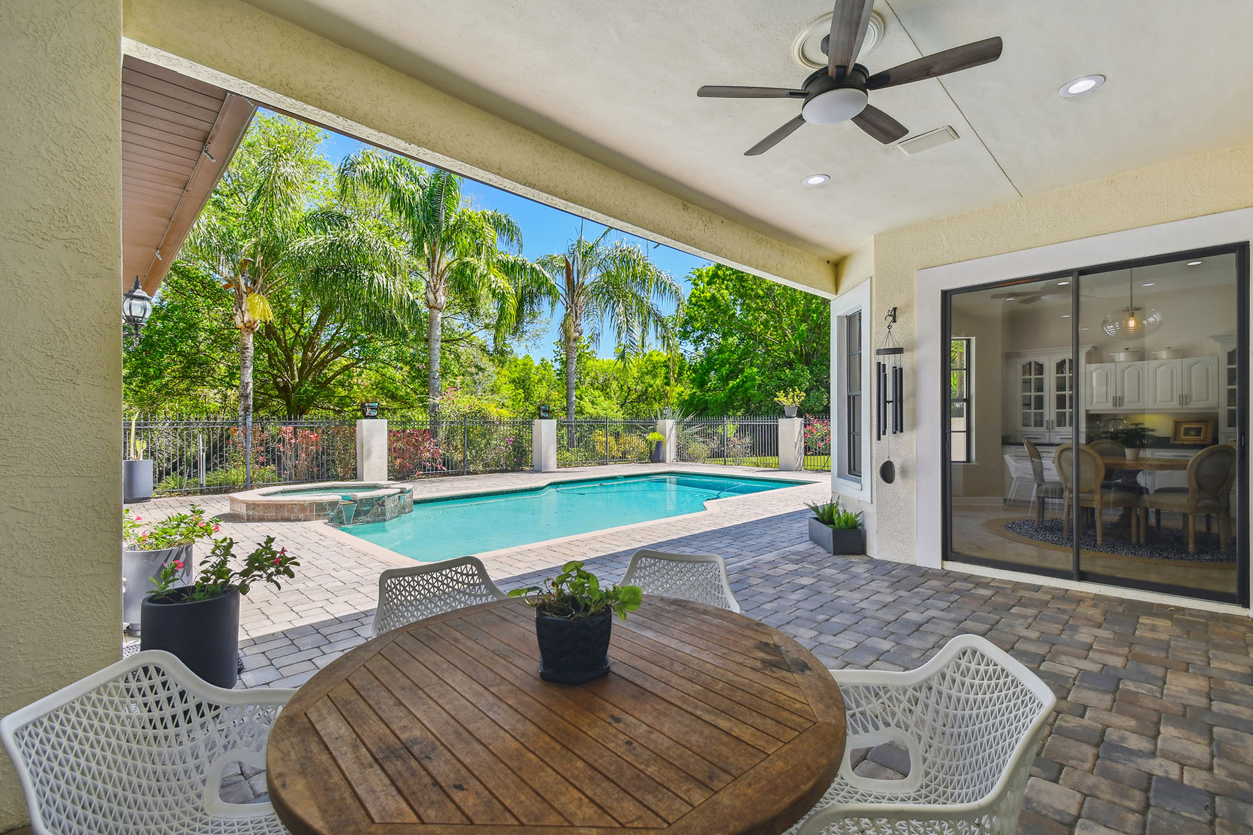 17003 Madres De Avila