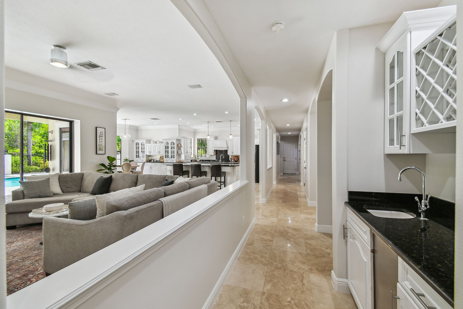 17003 Madres De Avila