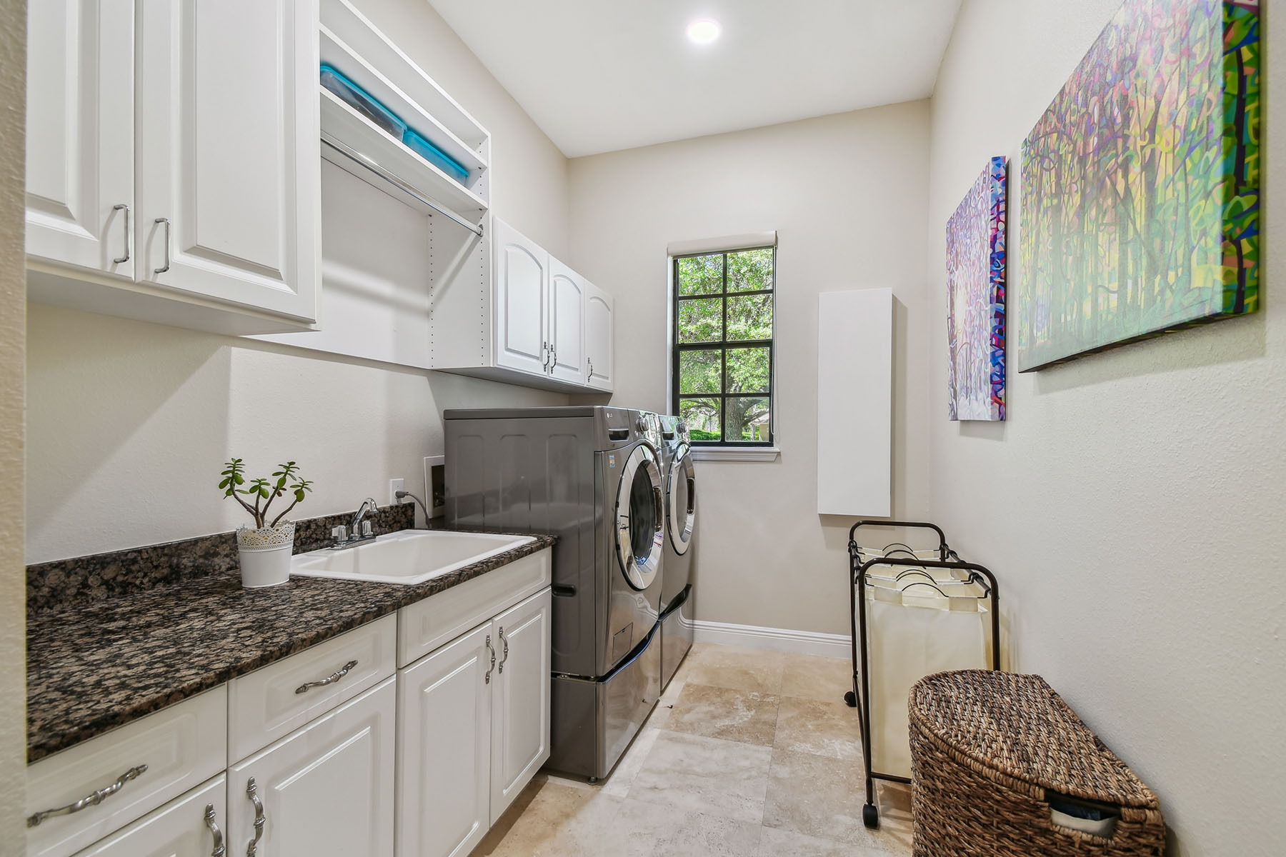 17003 Madres De Avila