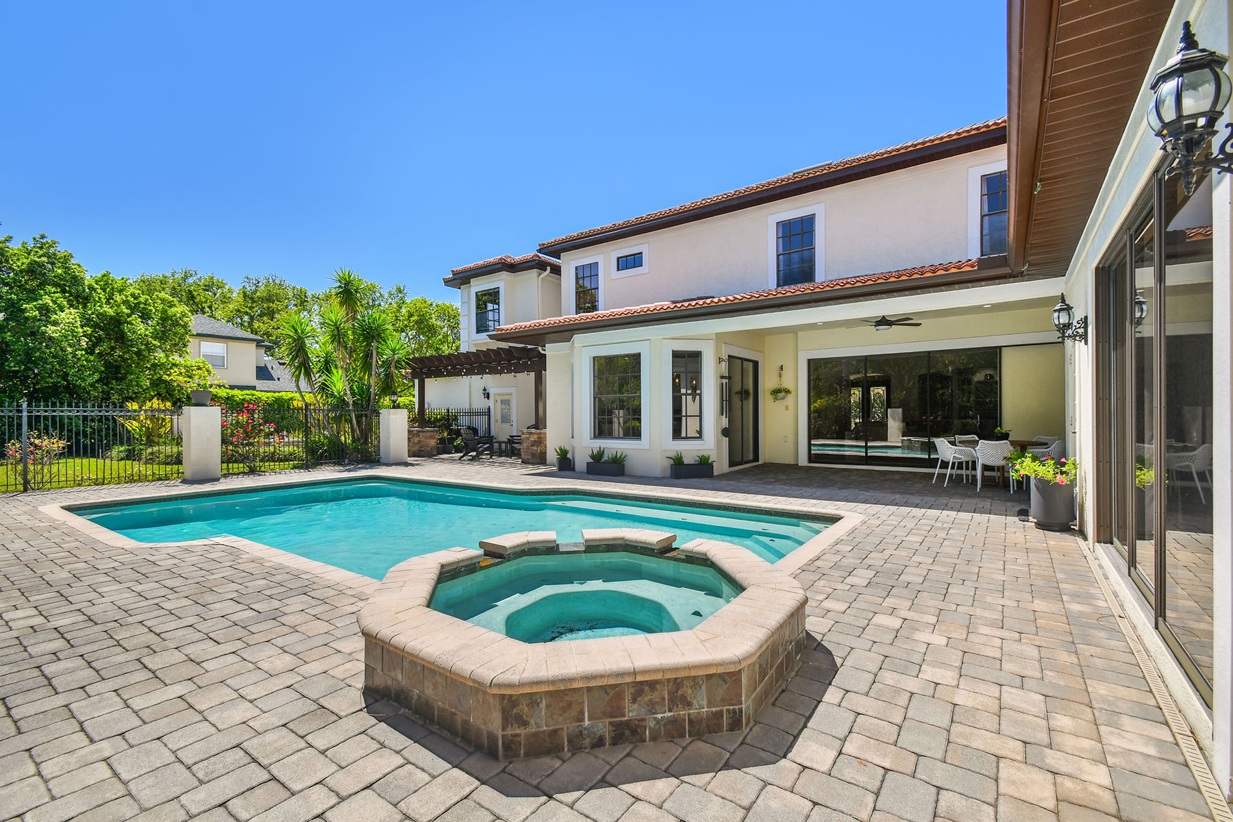 17003 Madres De Avila