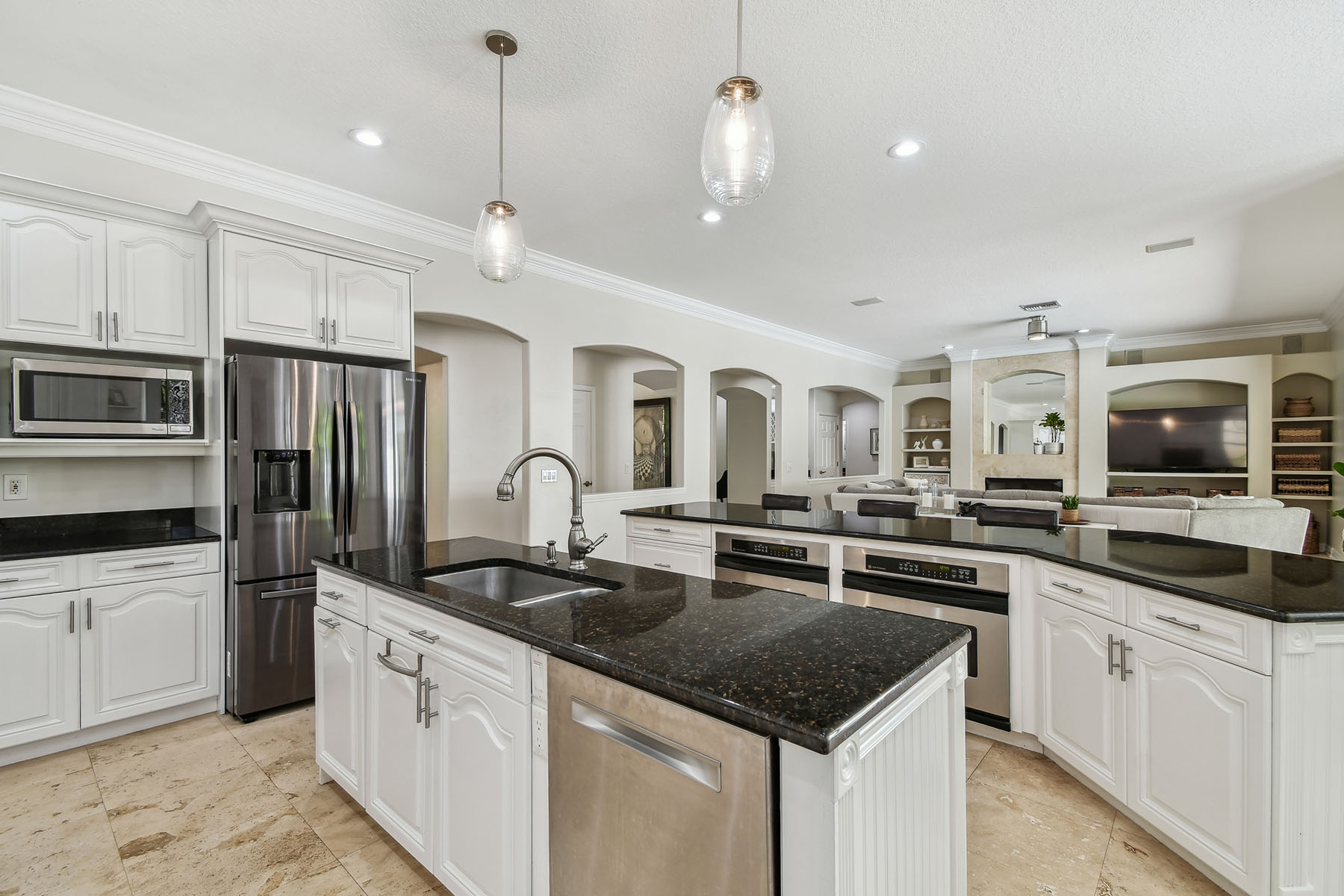 17003 Madres De Avila