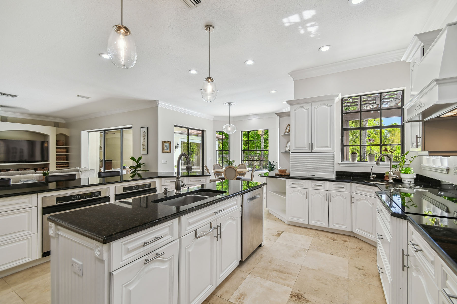 17003 Madres De Avila