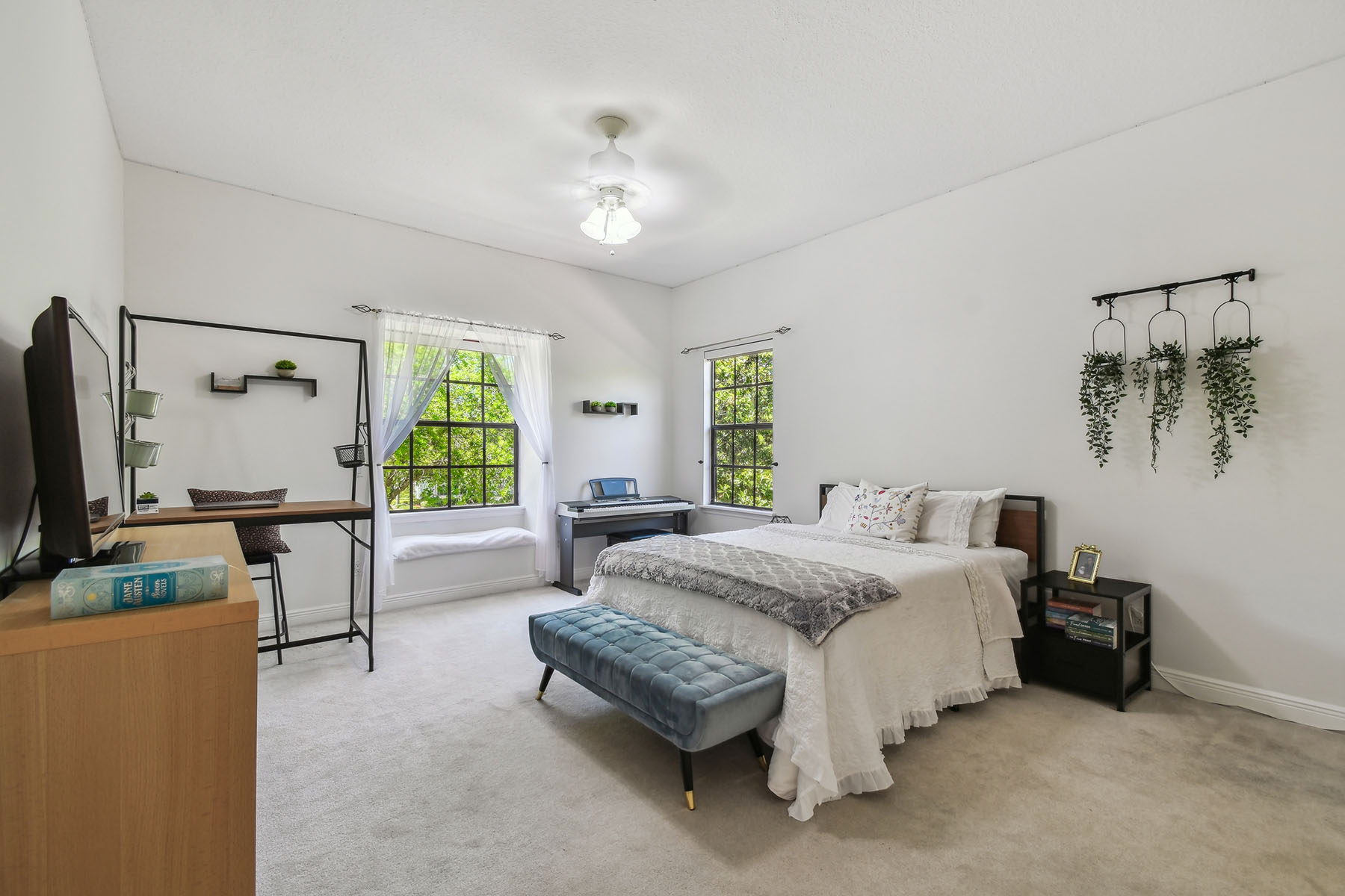 17003 Madres De Avila