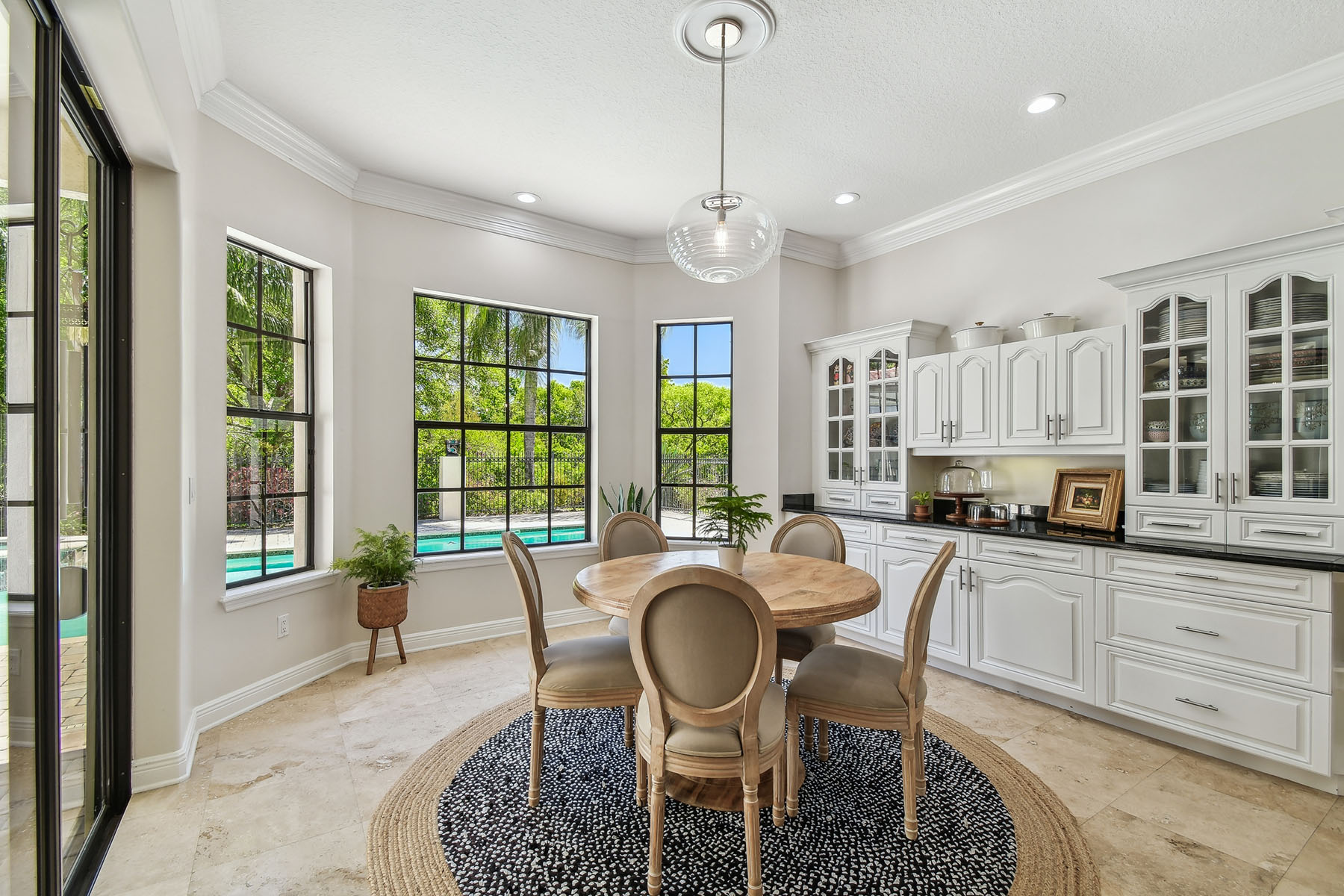 17003 Madres De Avila