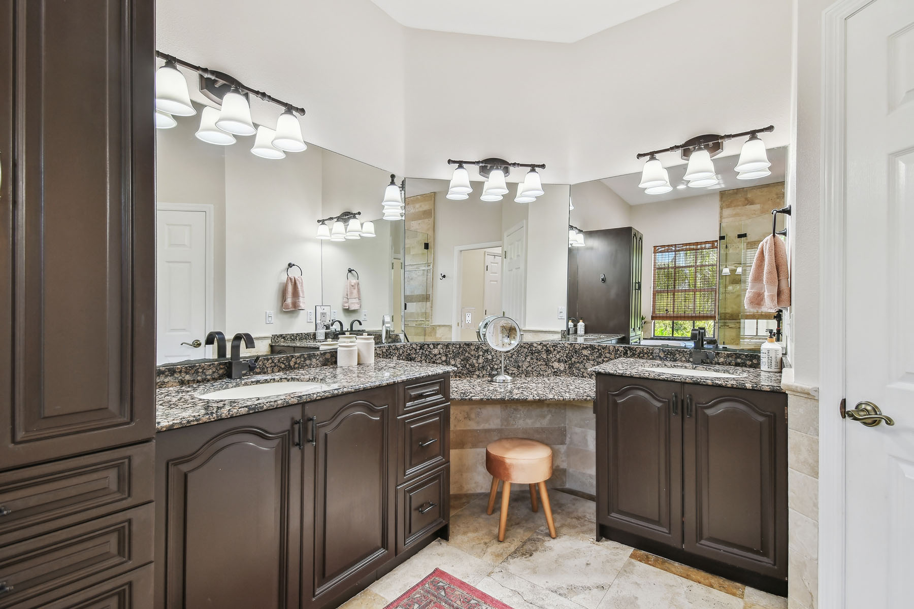 17003 Madres De Avila