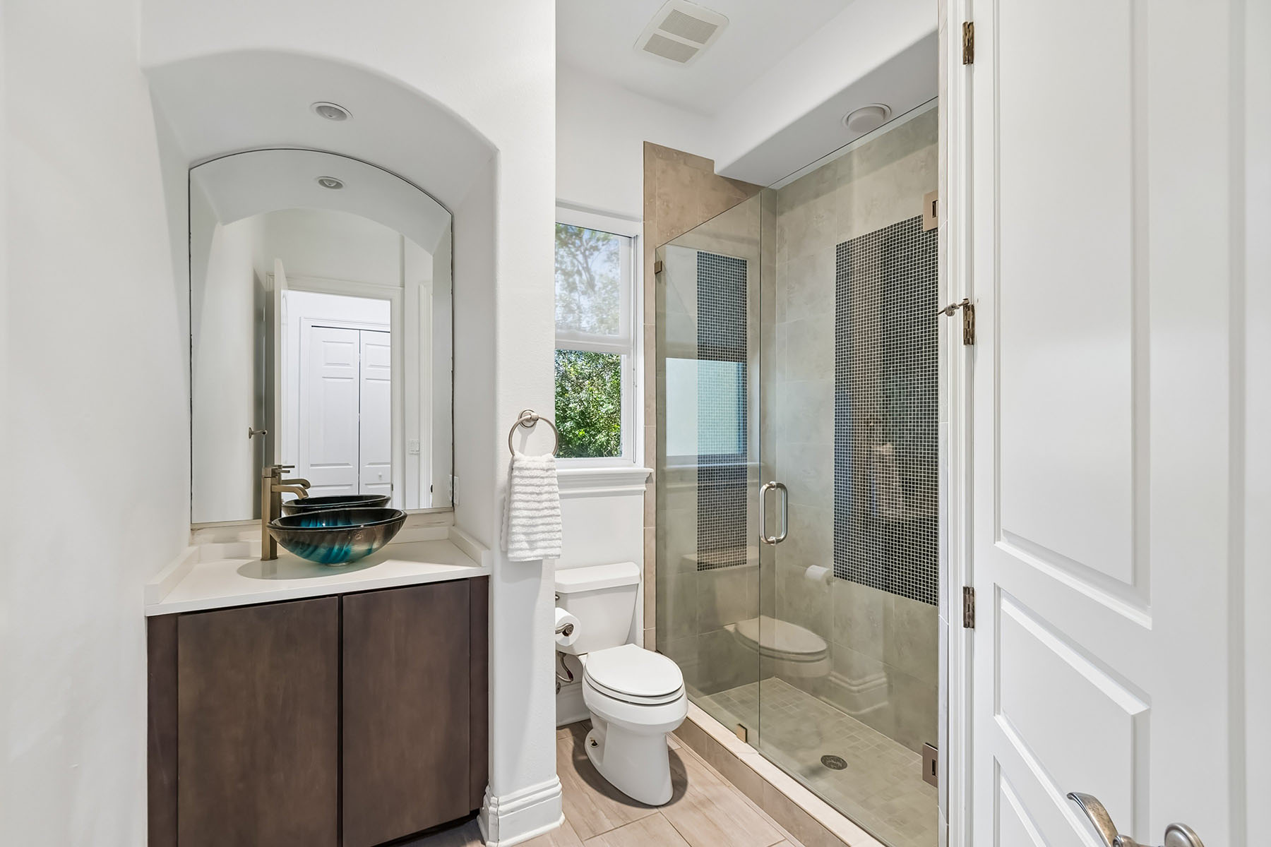 17008 Madres De Avila