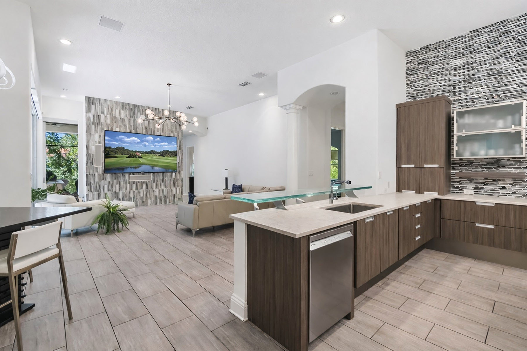 17008 Madres De Avila