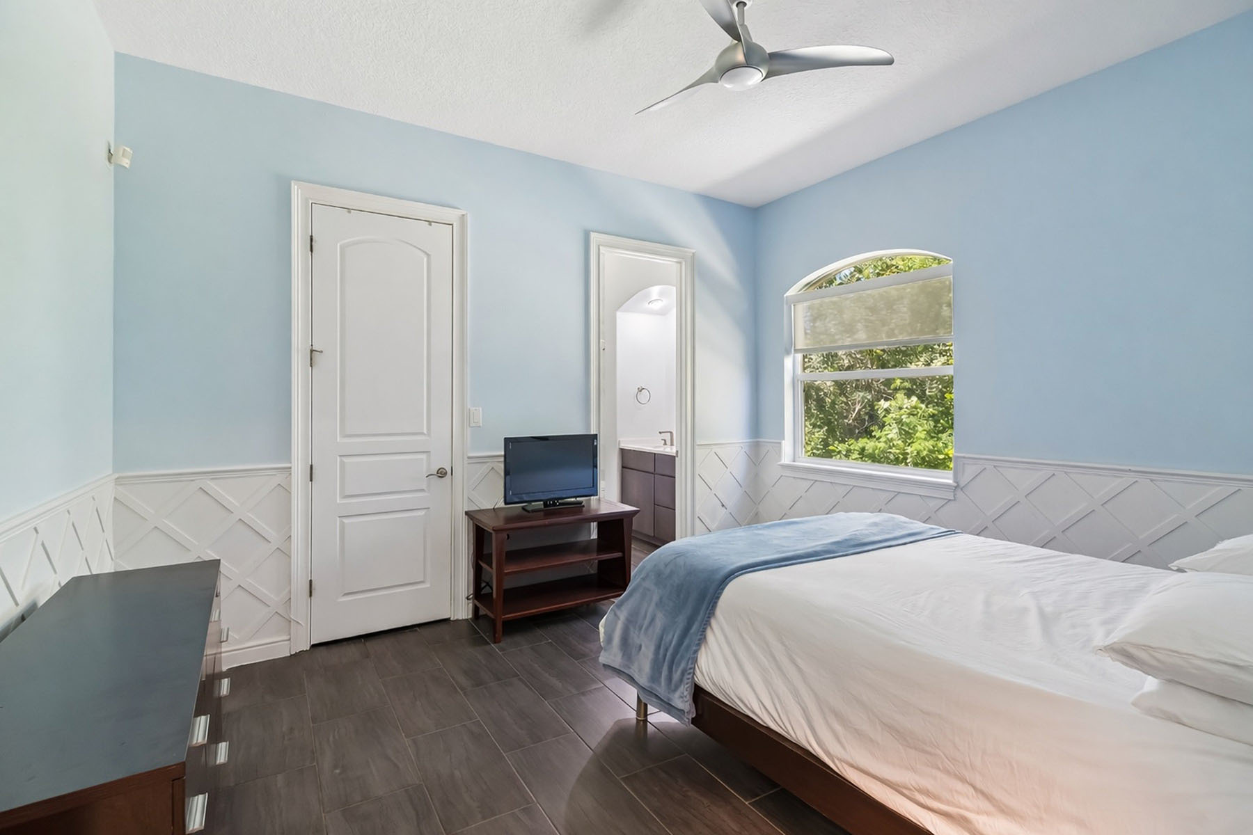 17008 Madres De Avila