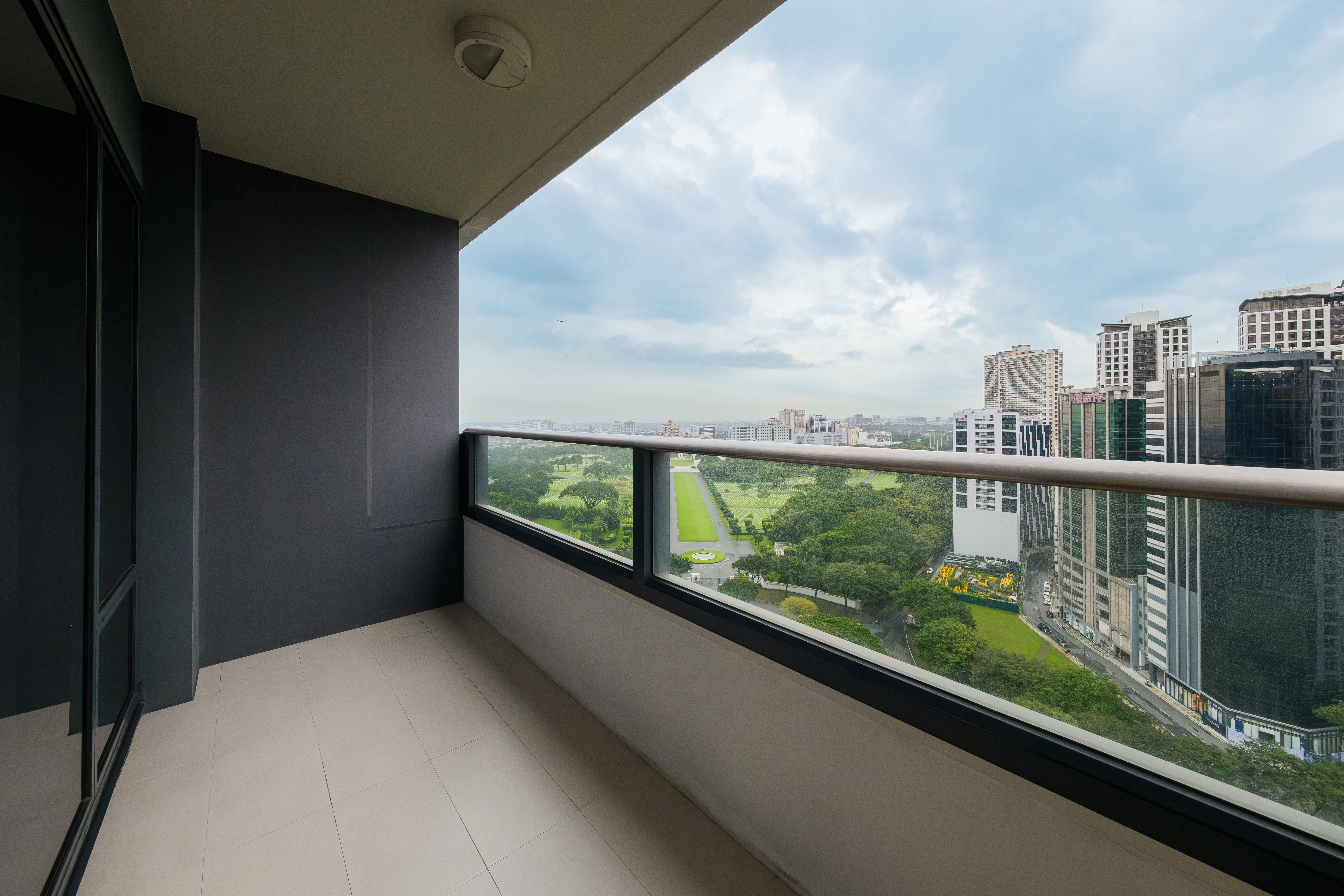 Arya Residences Tower 1 Rizal Drive Bonifacio Global City