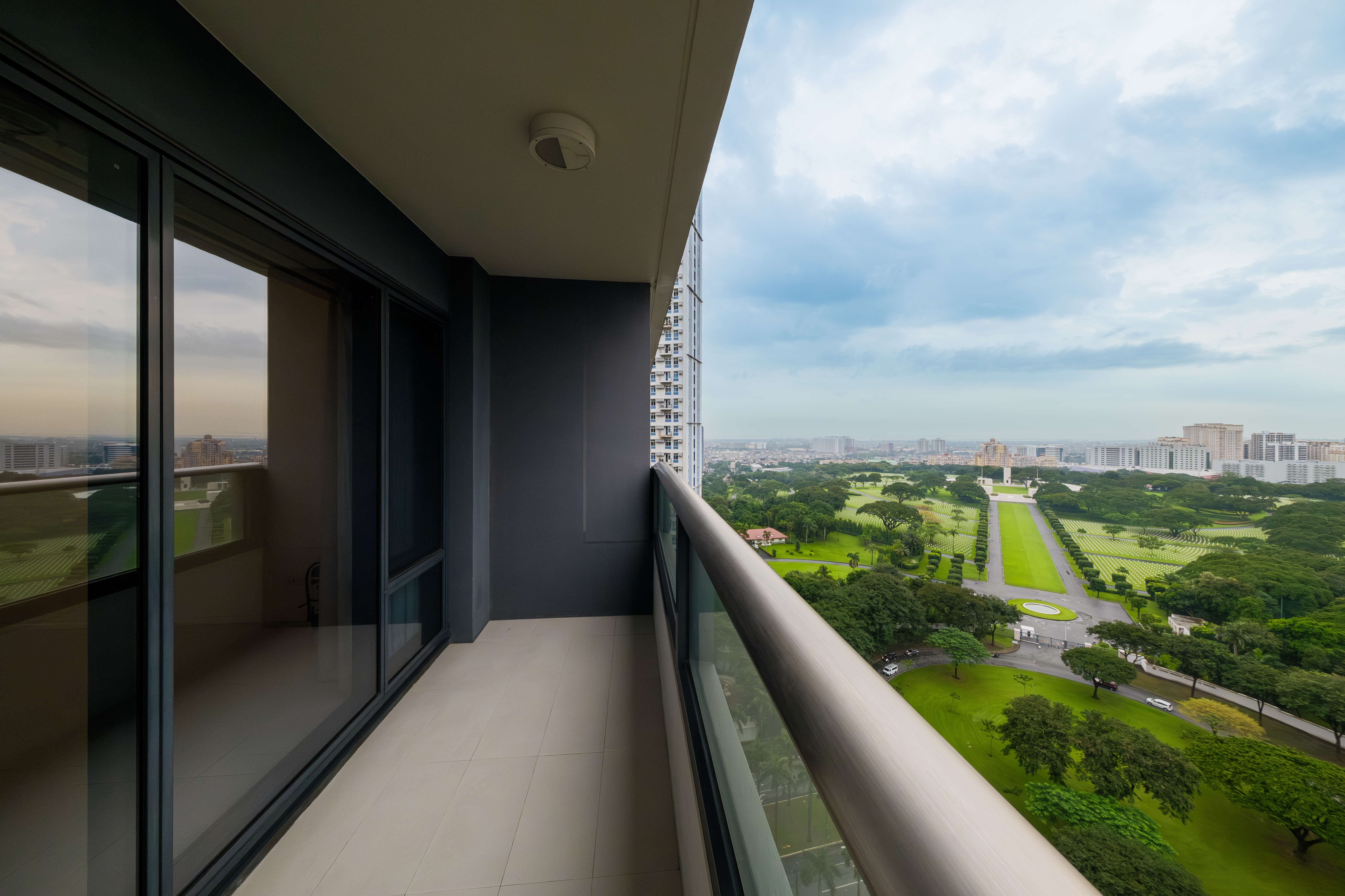 Arya Residences Tower 1 Rizal Drive Bonifacio Global City