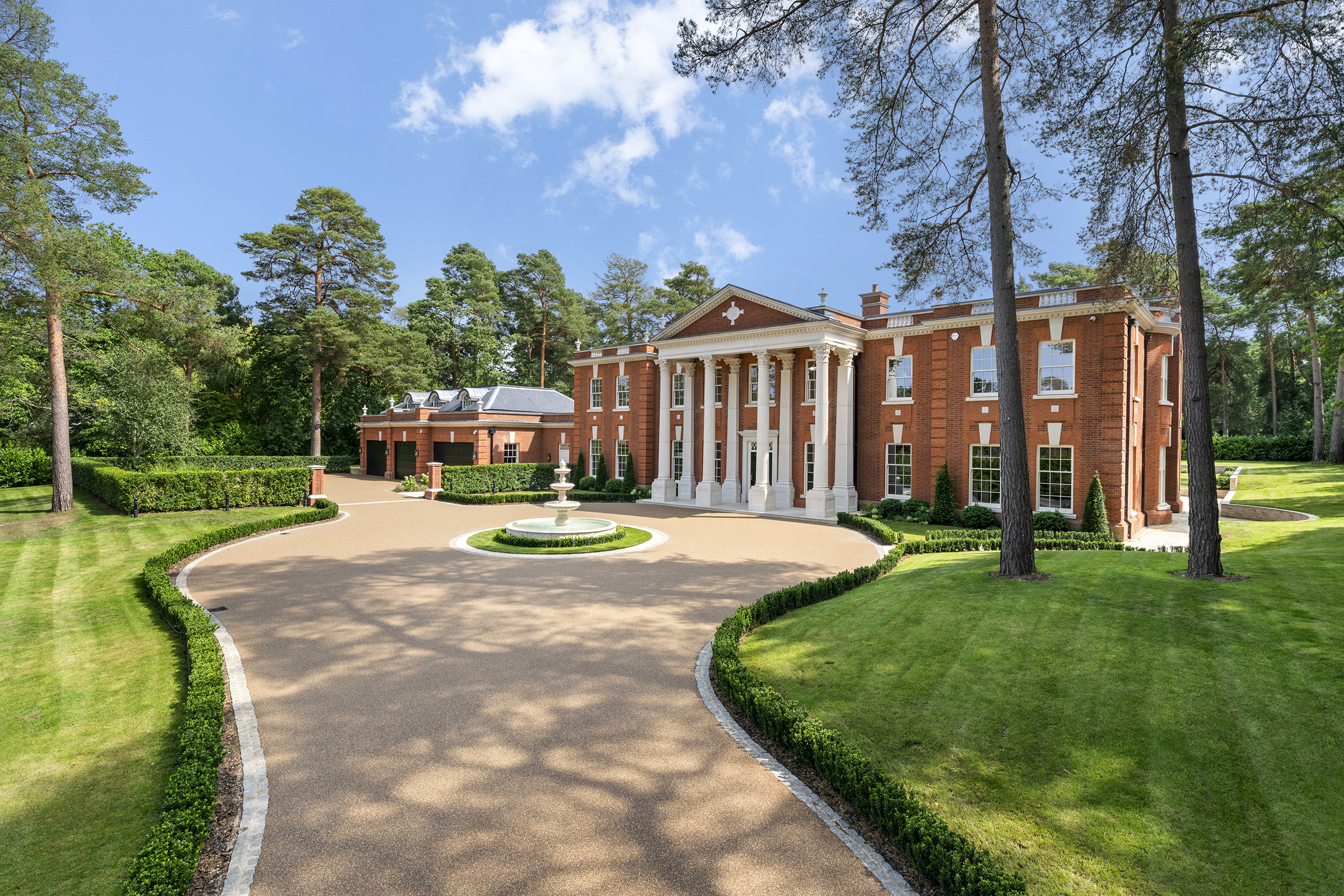 Sherborne Drive Wentworth Virginia Water