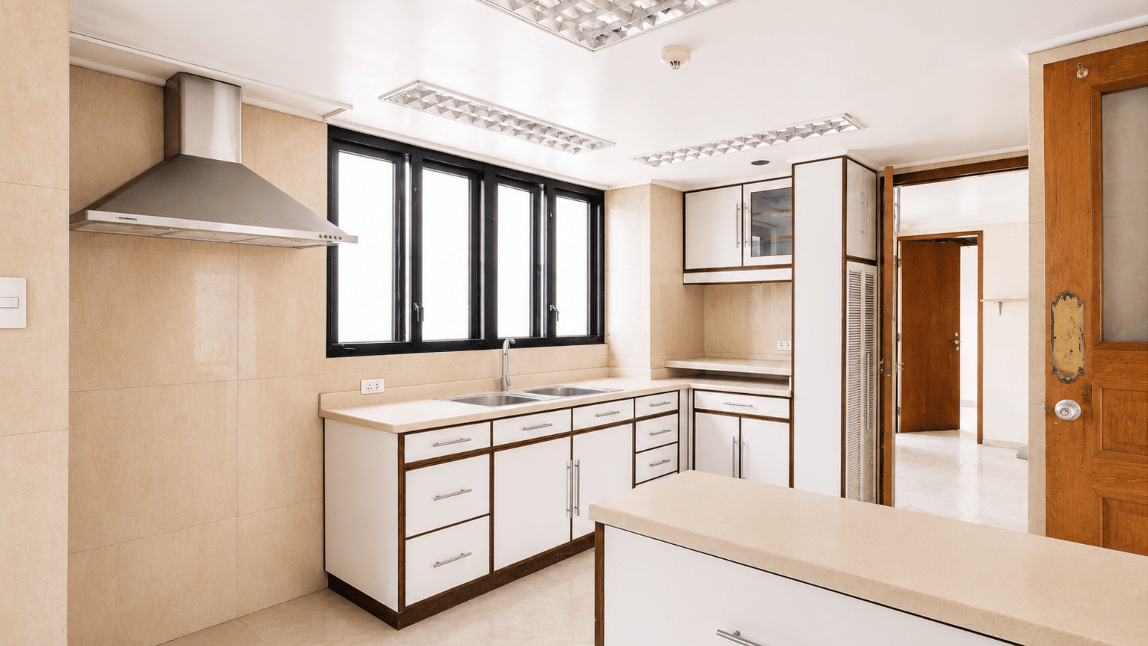 Pacific Plaza Condominium Apartment Ridge