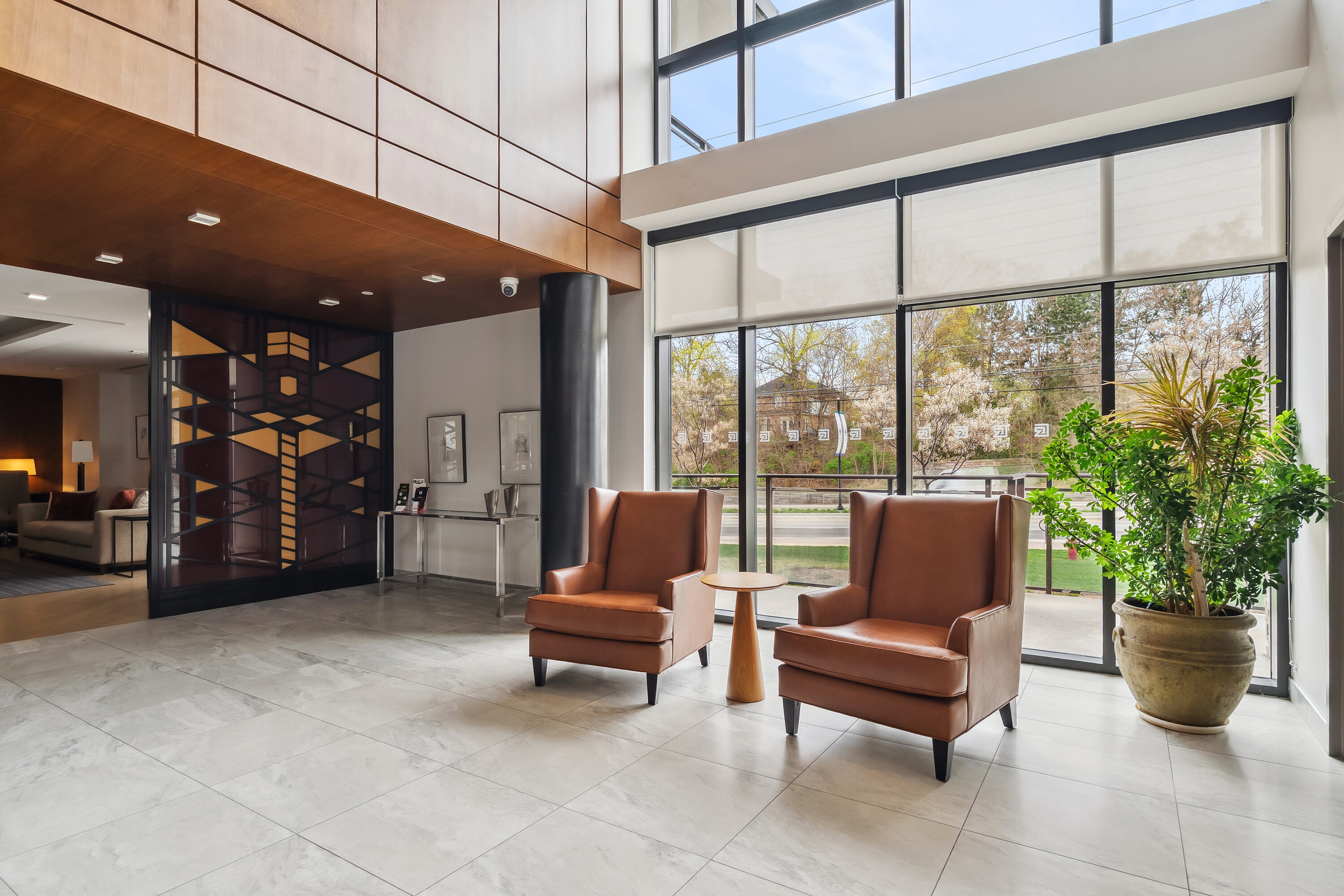 1575 Lakeshore Rd W #202