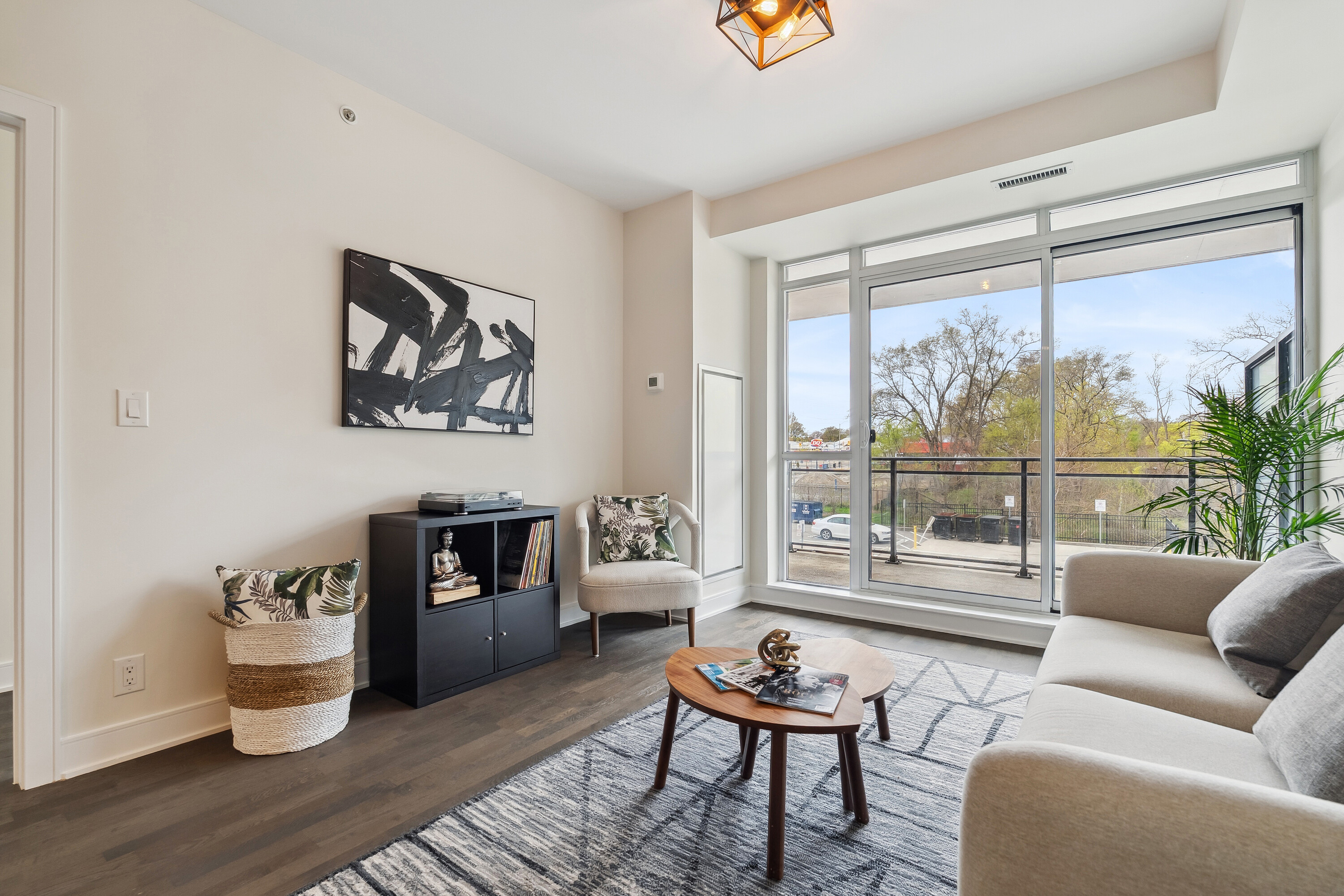 1575 Lakeshore Rd W #202