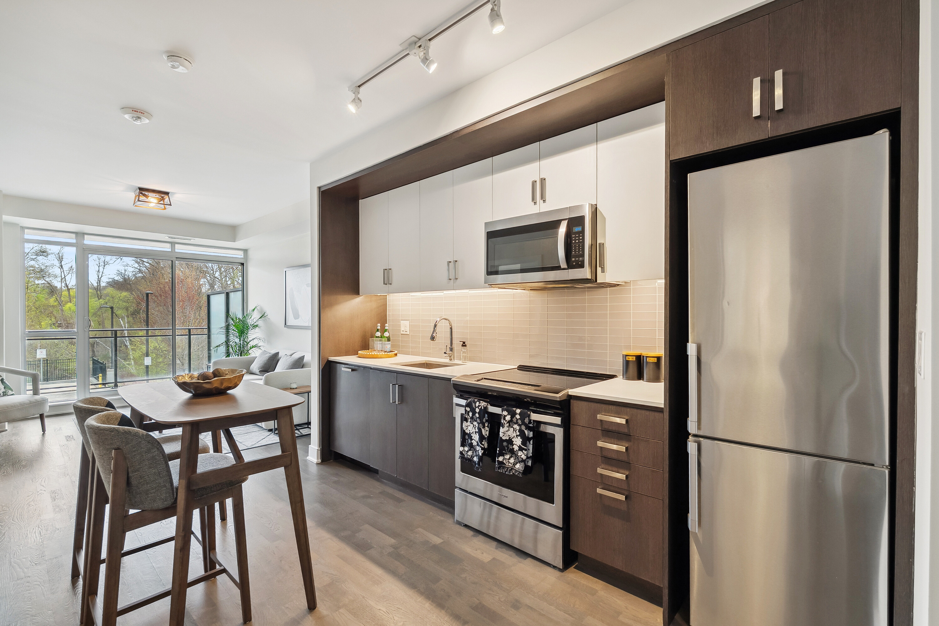 1575 Lakeshore Rd W #202