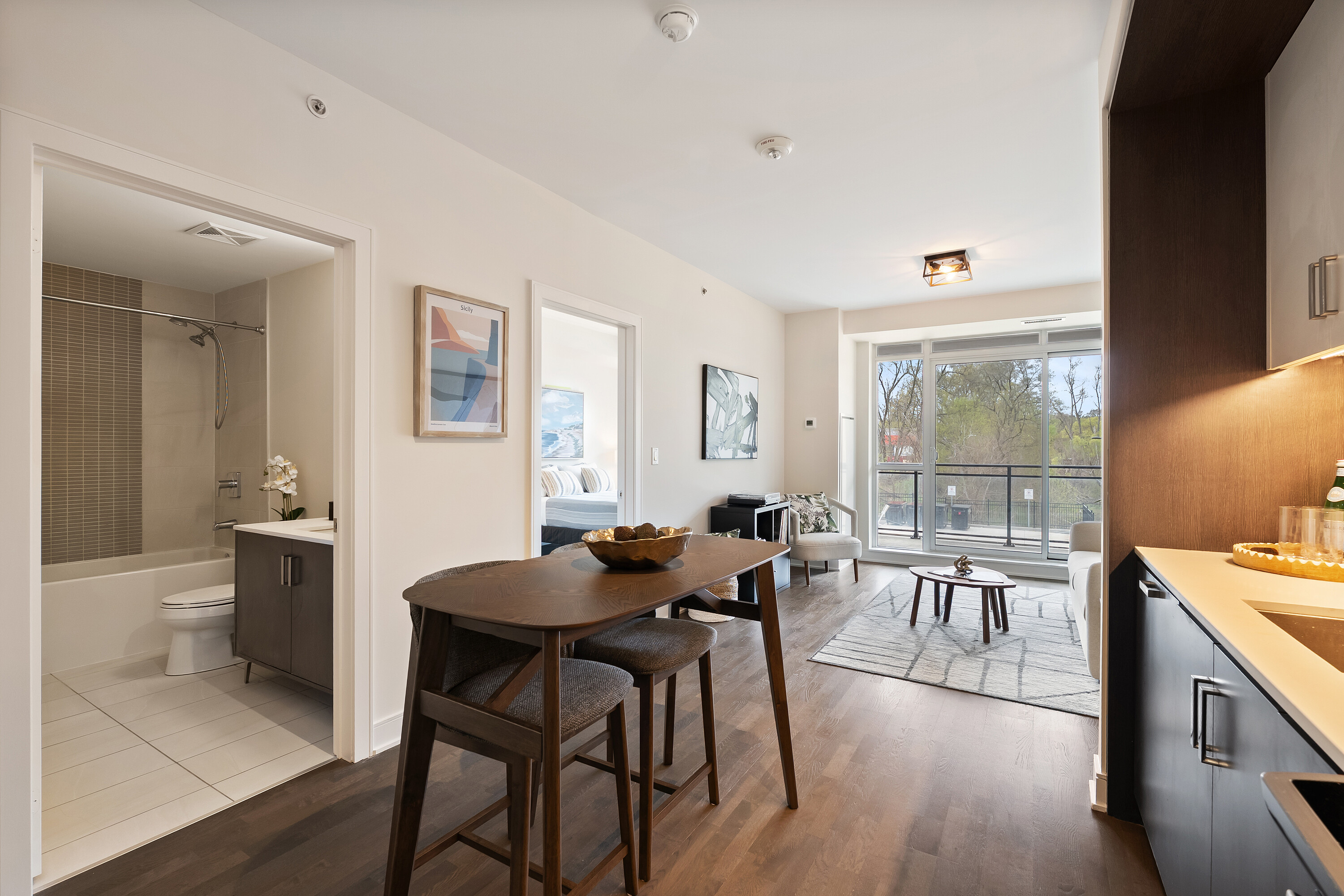 1575 Lakeshore Rd W #202