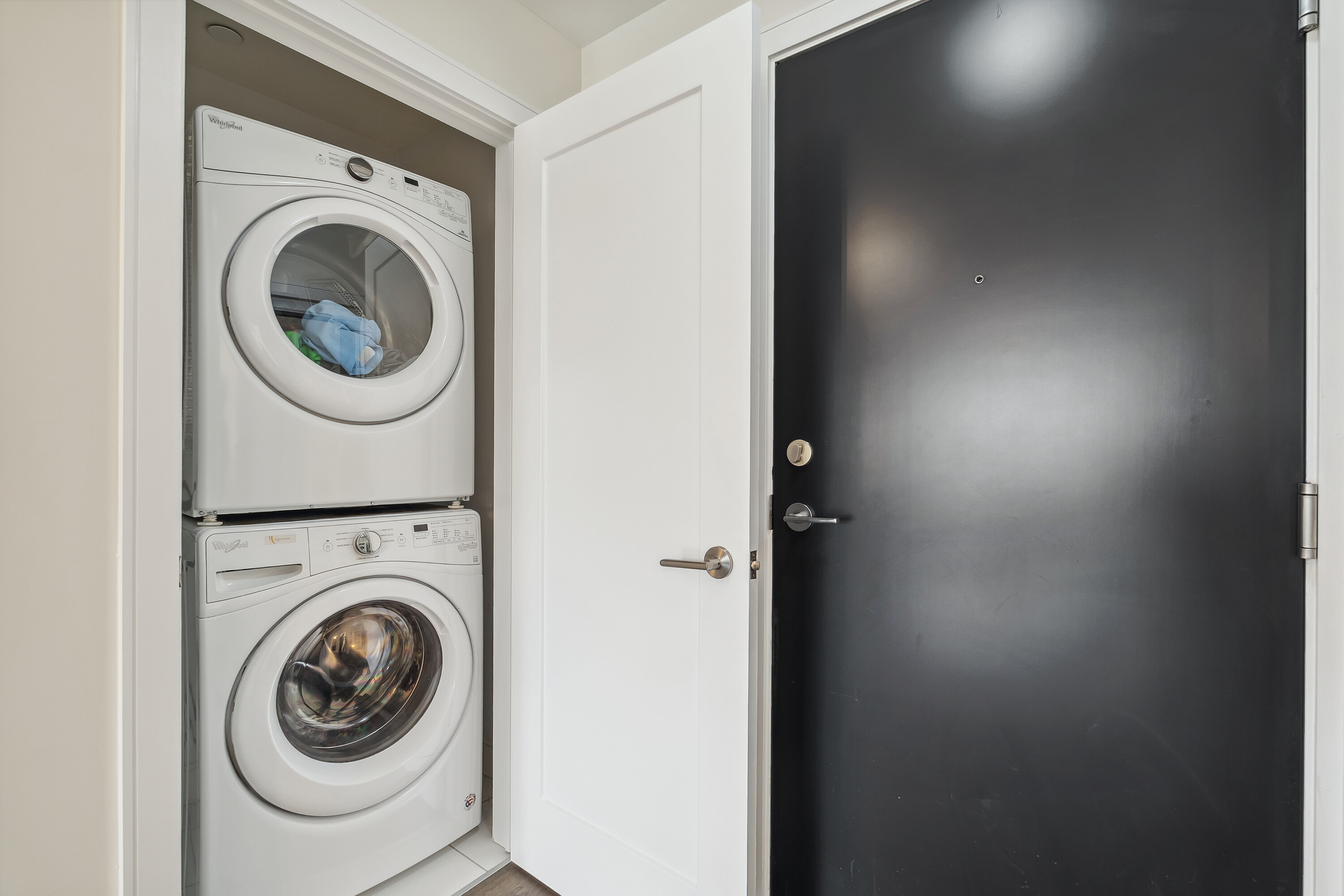 1575 Lakeshore Rd W #202