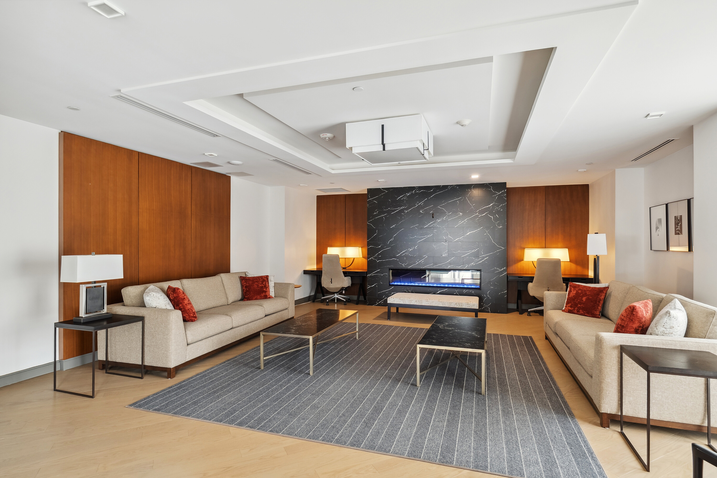 1575 Lakeshore Rd W #202