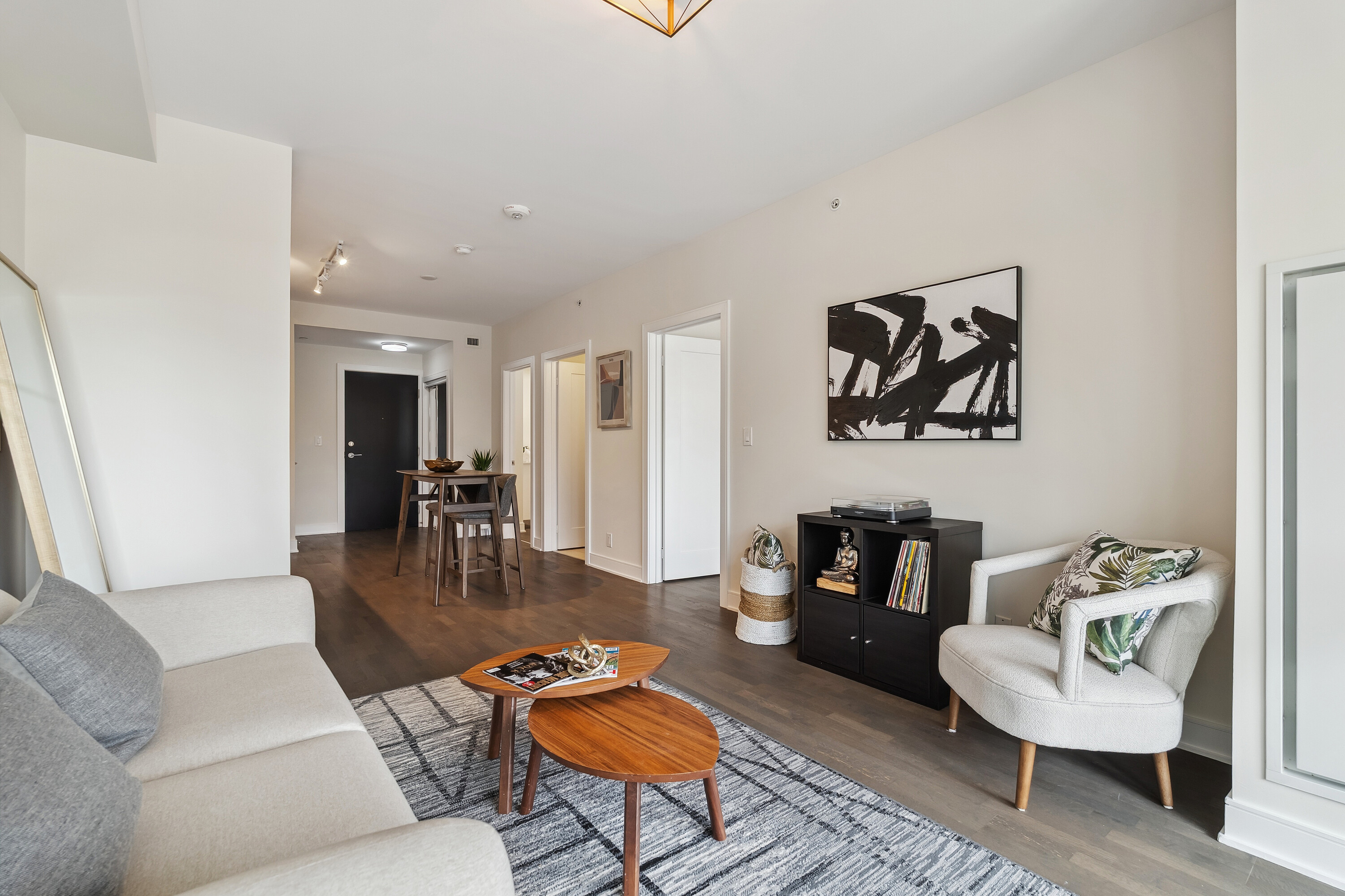 1575 Lakeshore Rd W #202