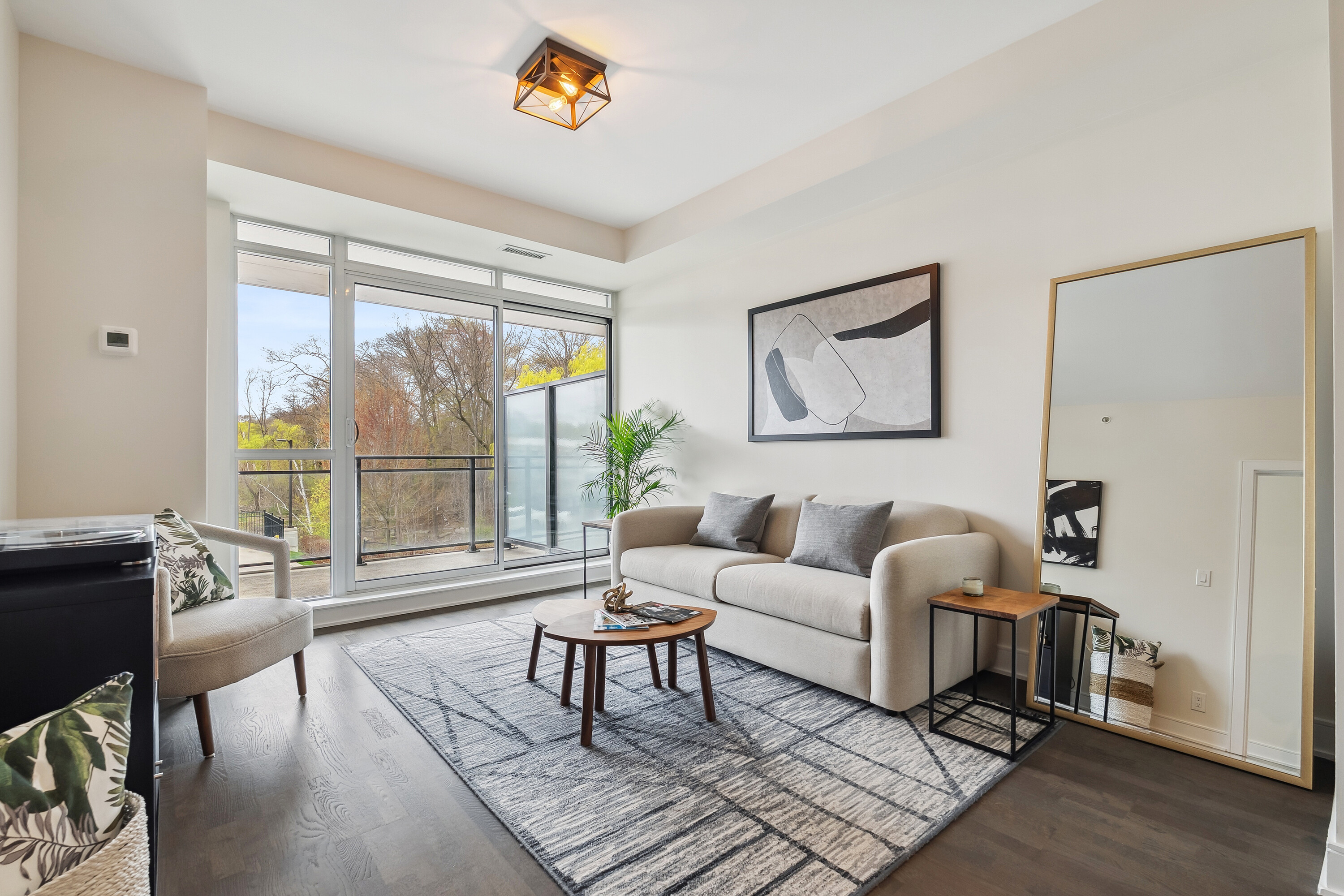 1575 Lakeshore Rd W #202