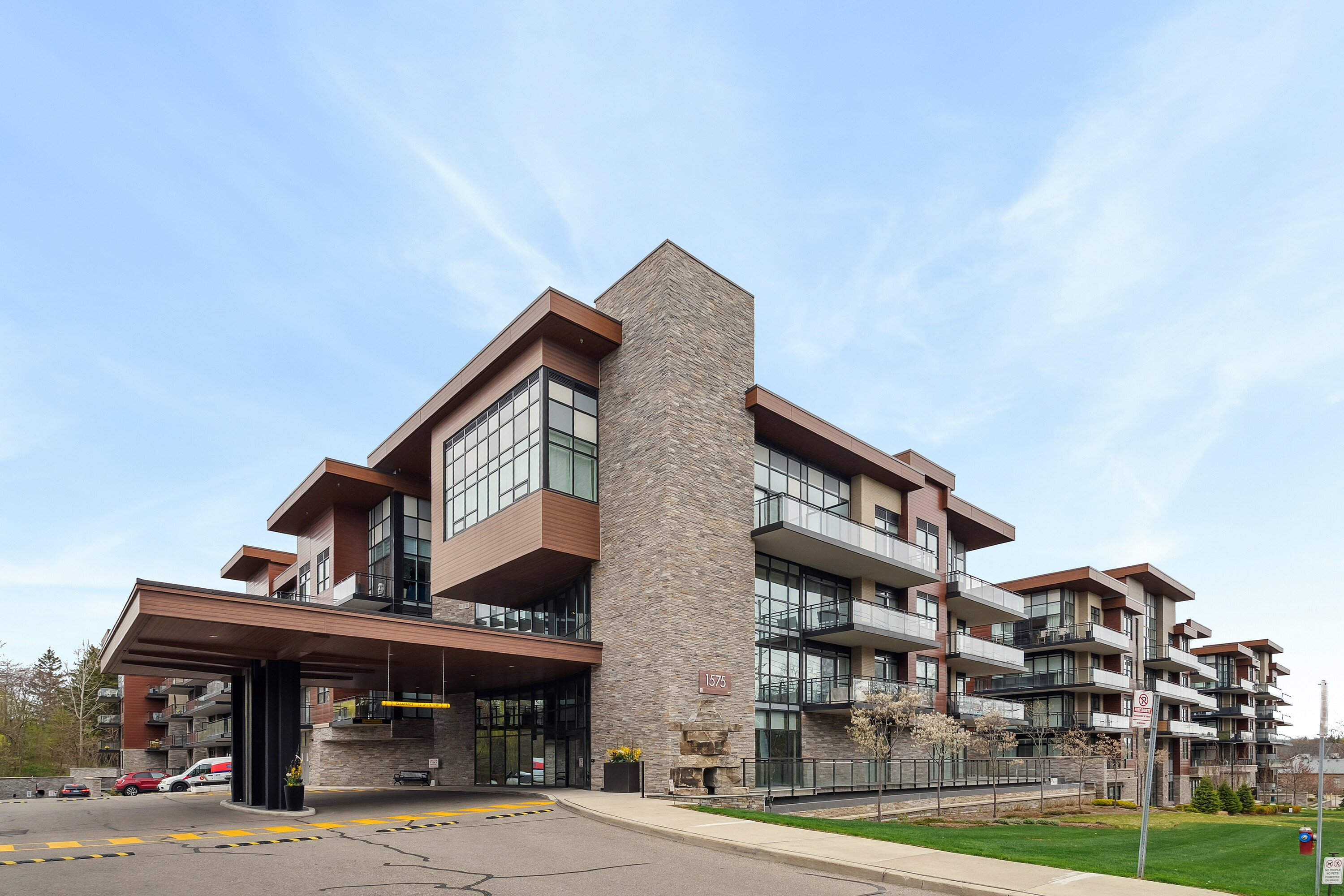 1575 Lakeshore Rd W #202