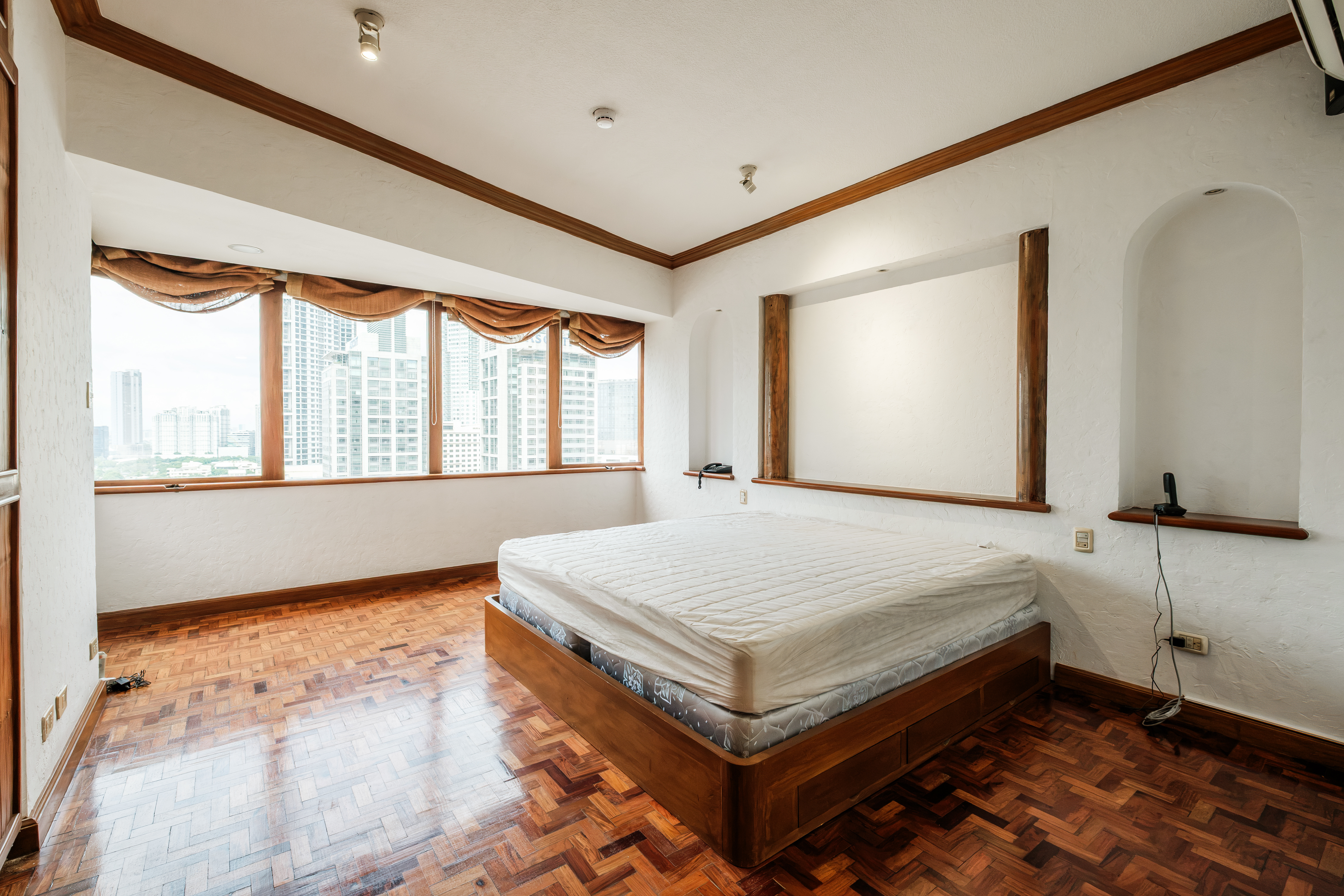 Pacific Plaza Condominium Apartment Ridge, Ayala Avenue