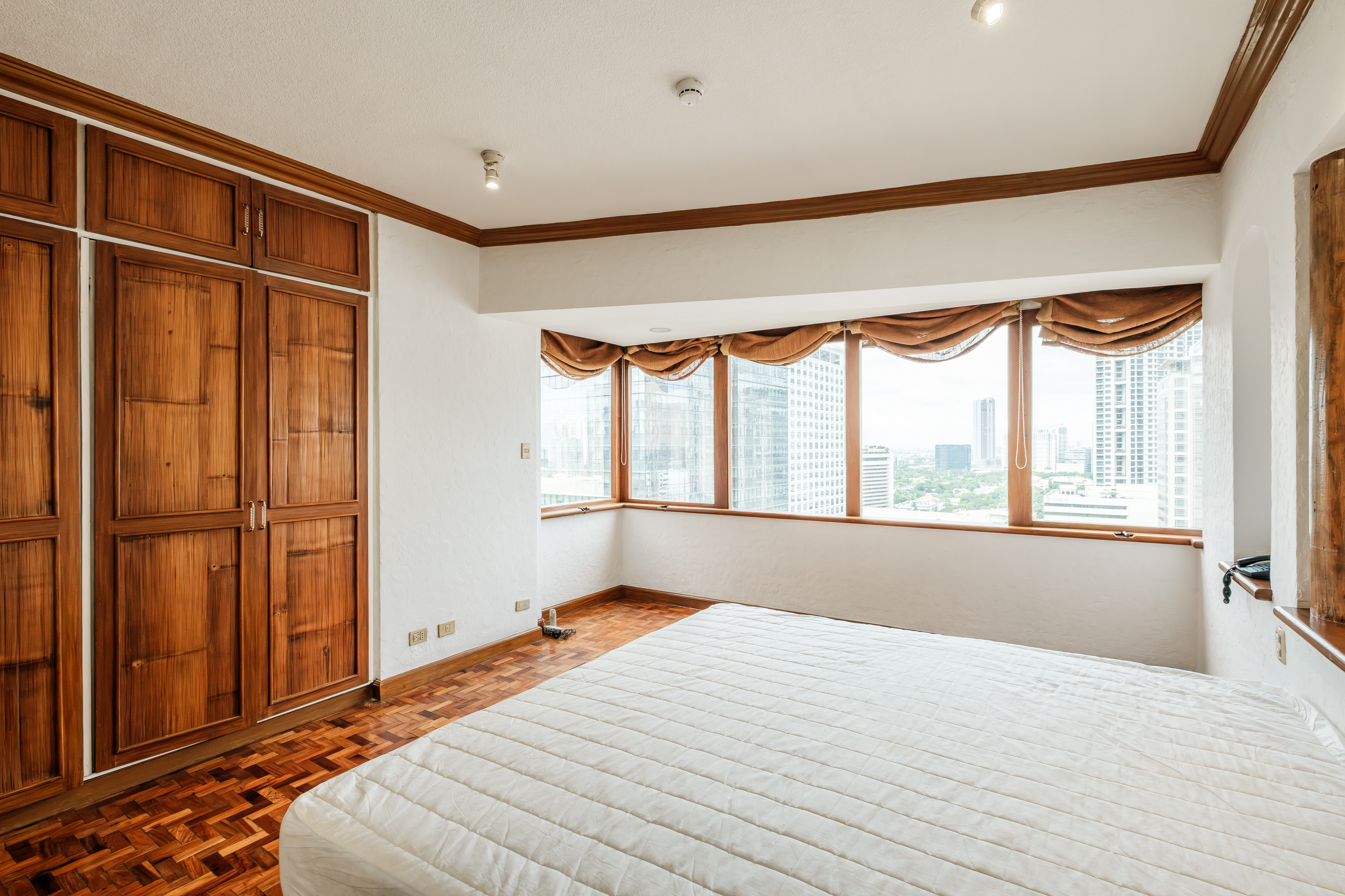 Pacific Plaza Condominium Apartment Ridge, Ayala Avenue