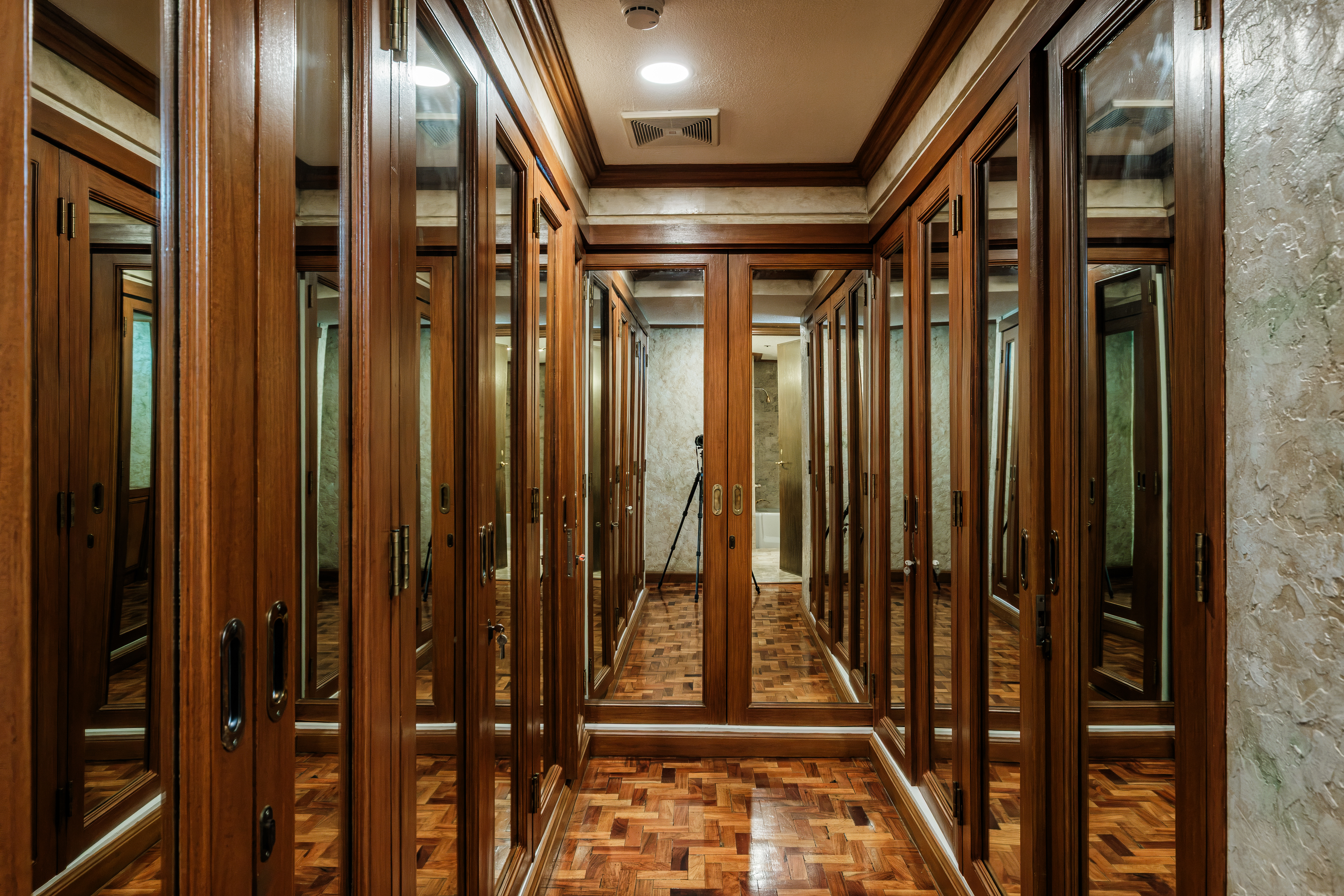 Pacific Plaza Condominium Apartment Ridge, Ayala Avenue