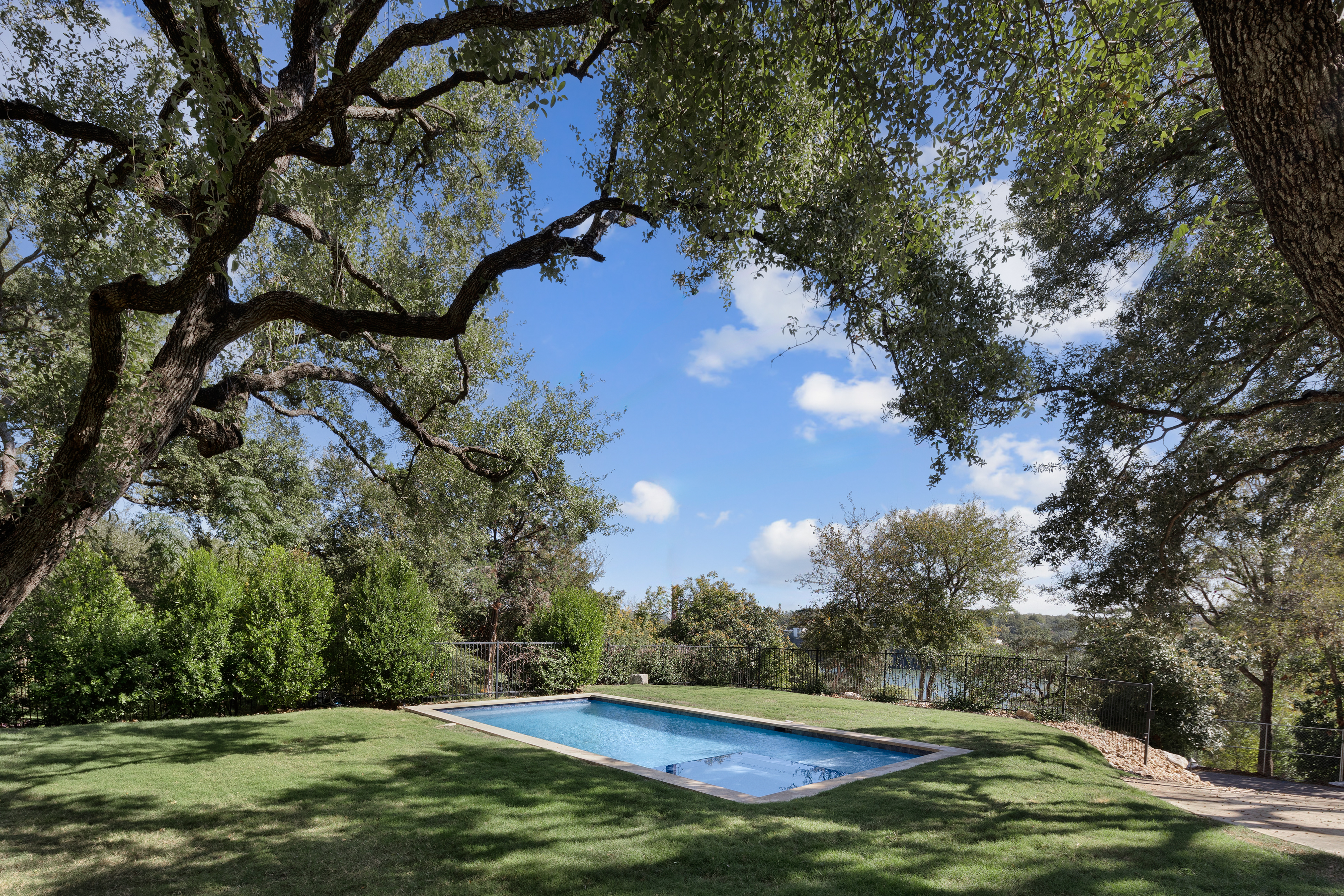 2011 Westlake Drive 