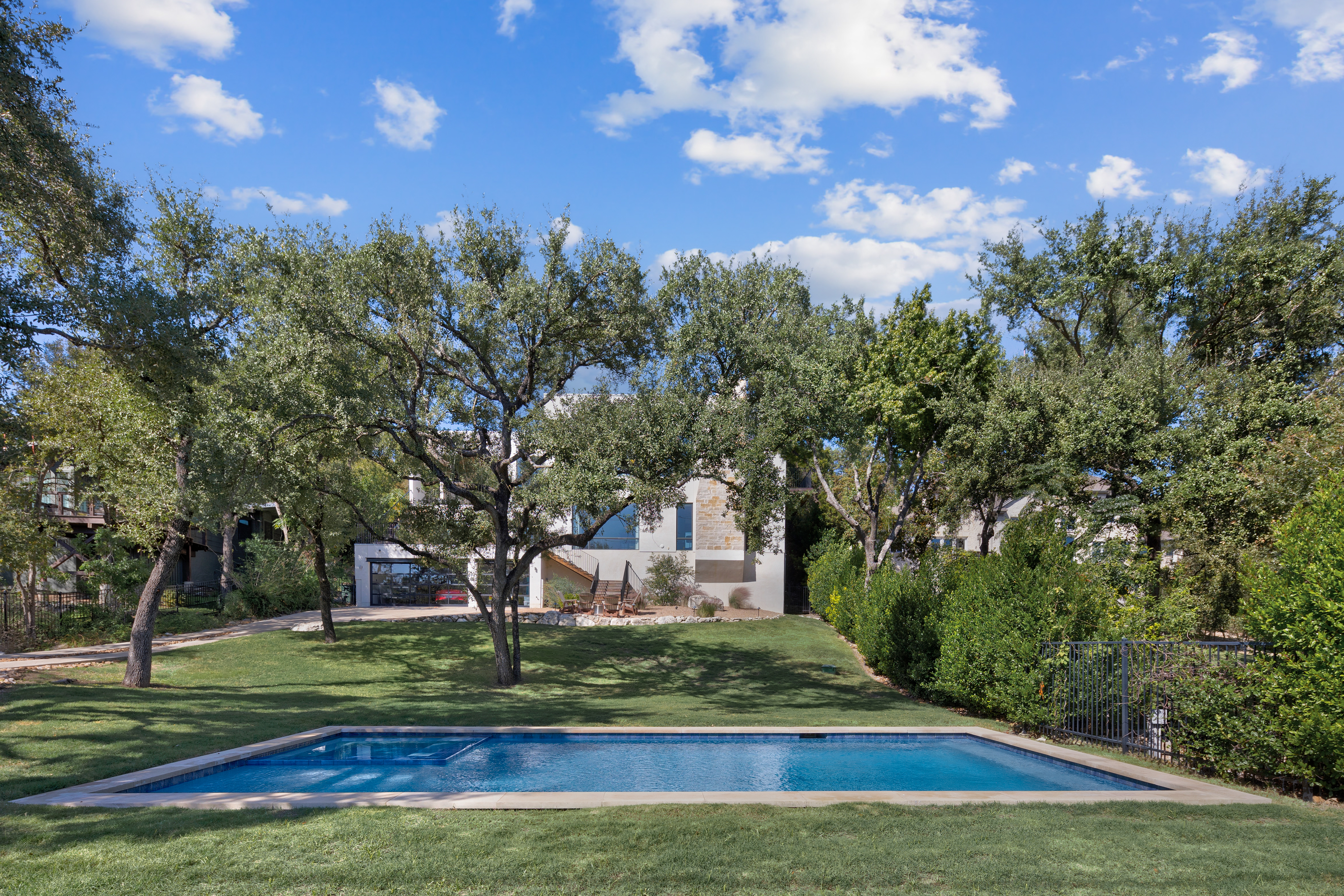 2011 Westlake Drive 