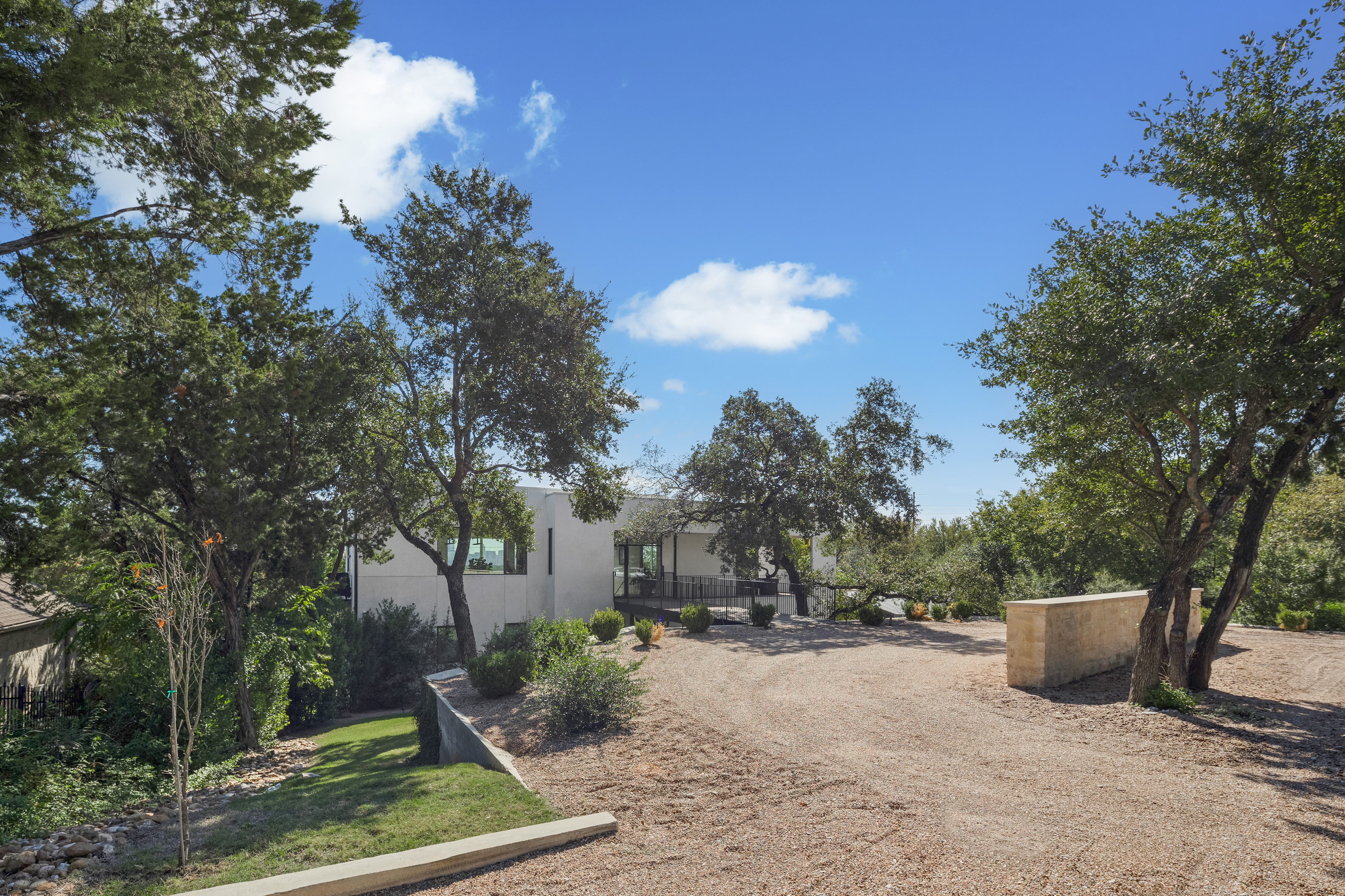 2011 Westlake Drive 