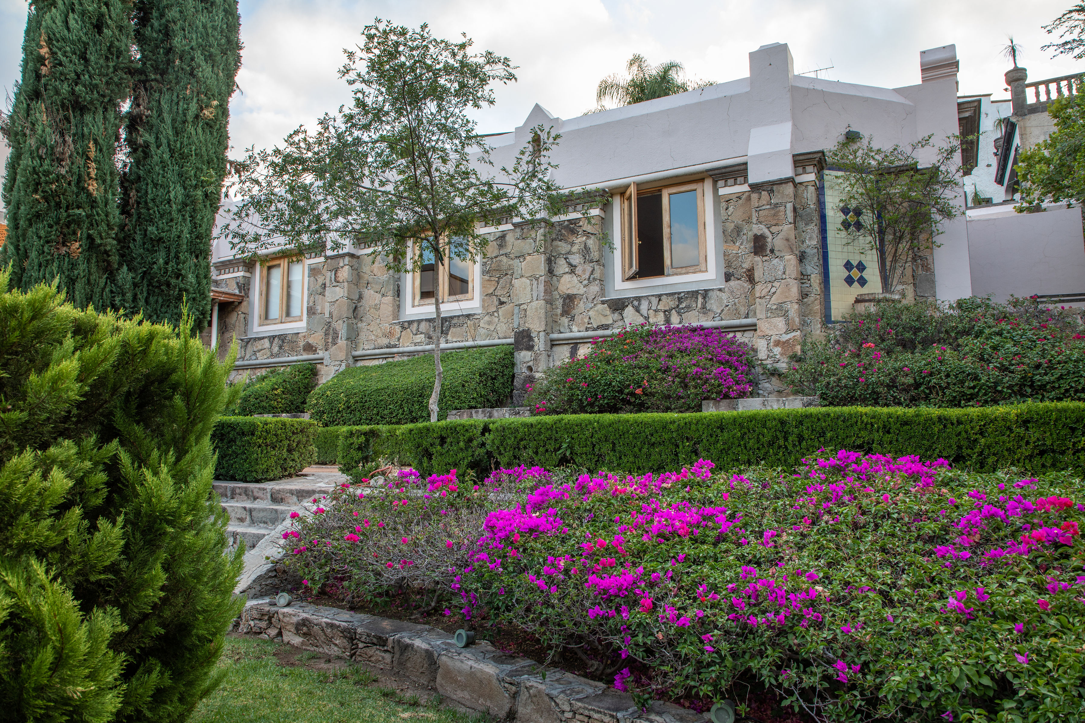CASA ELENA Loma Dorada
