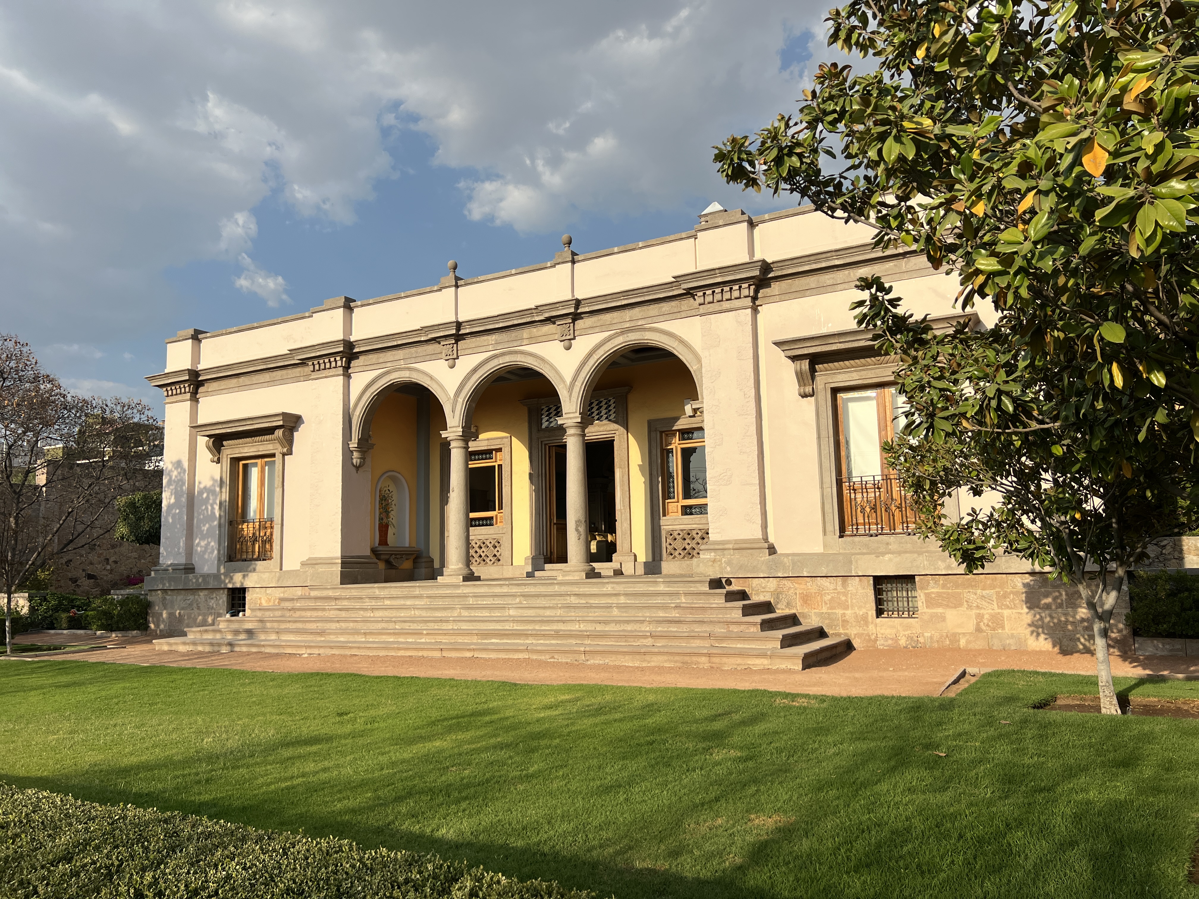 CASA ELENA Loma Dorada