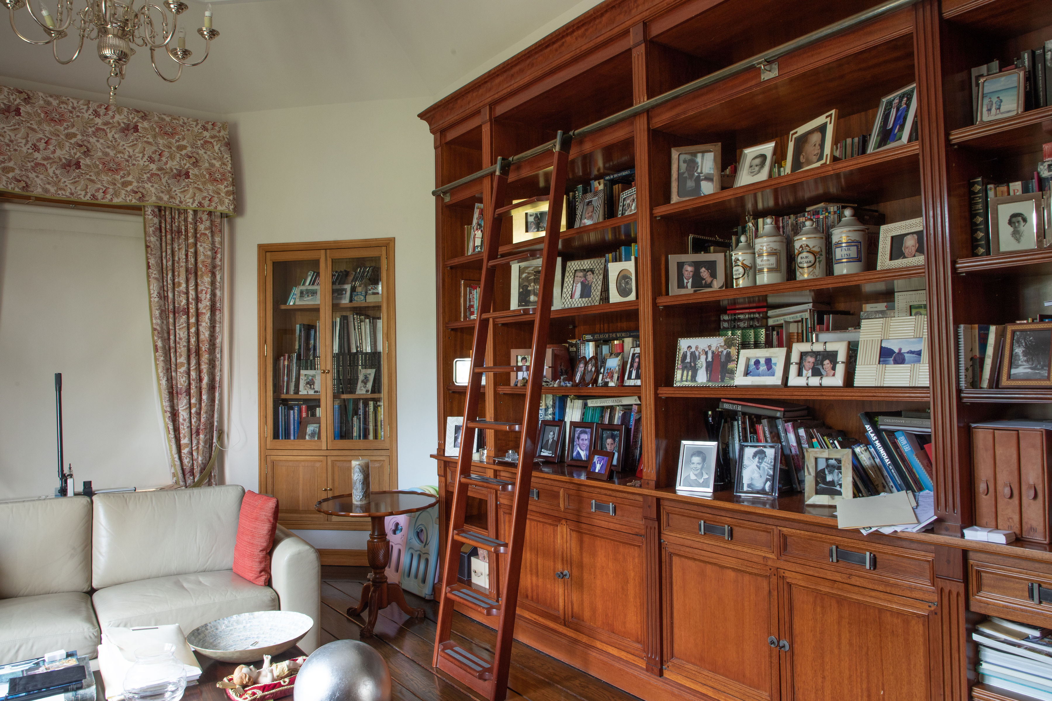 CASA ELENA Loma Dorada